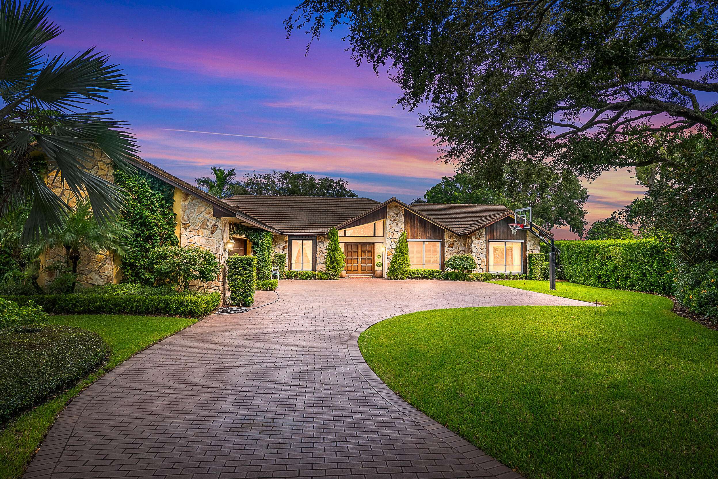 North Palm Beach, FL 33408,1938 N Portage LNDG