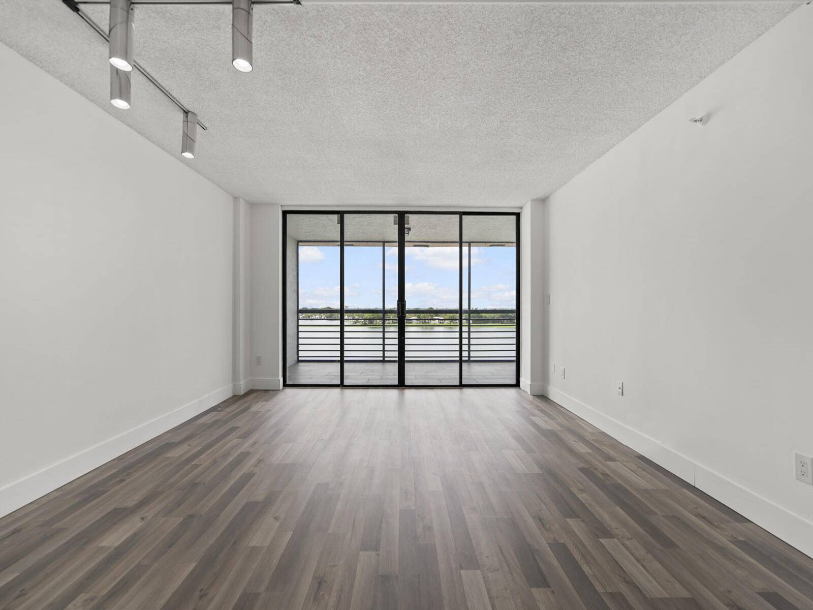 Miami, FL 33179,20840 San Simeon WAY 706