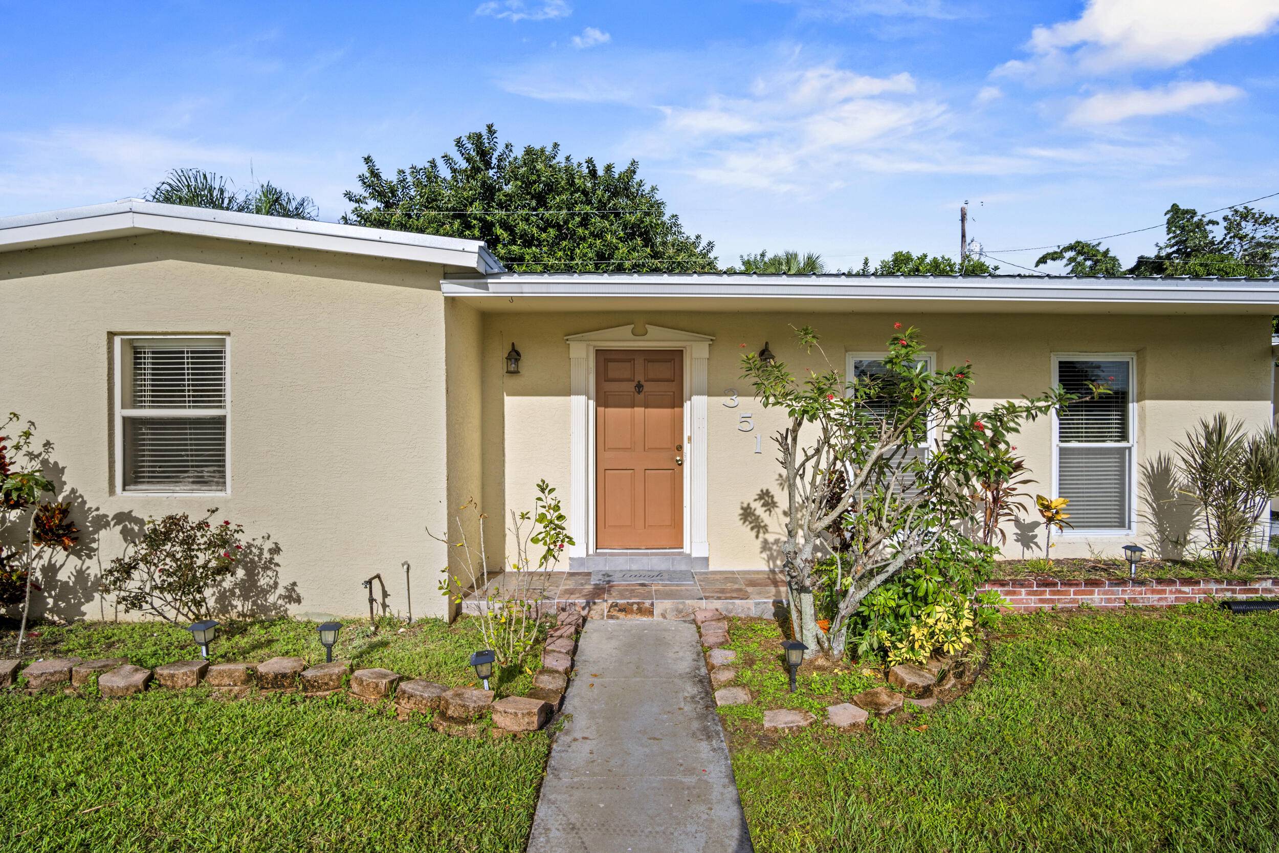 Port Saint Lucie, FL 34983,351 SE Solaz AVE