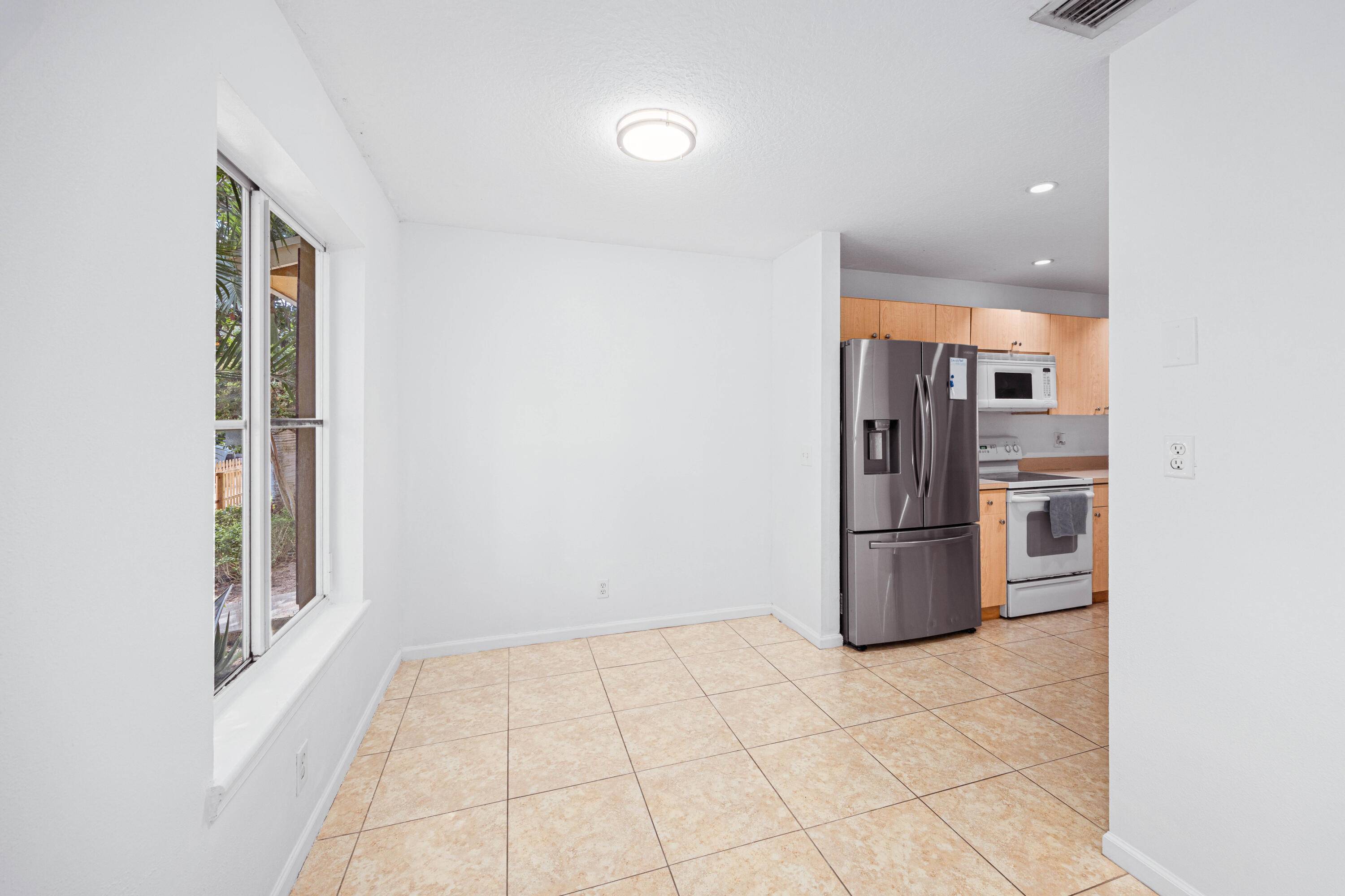 Lantana, FL 33462,507 E Coast AVE