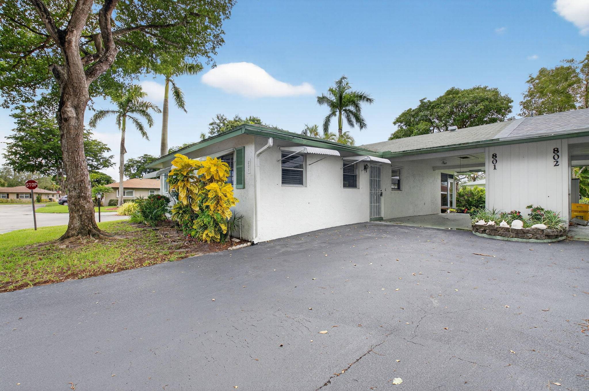 Delray Beach, FL 33445,801 Meadowlark LN