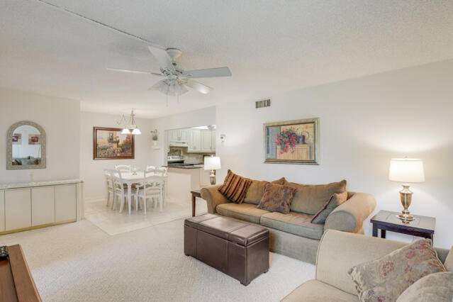 Greenacres, FL 33463,319 Pine Ridge CIR B1