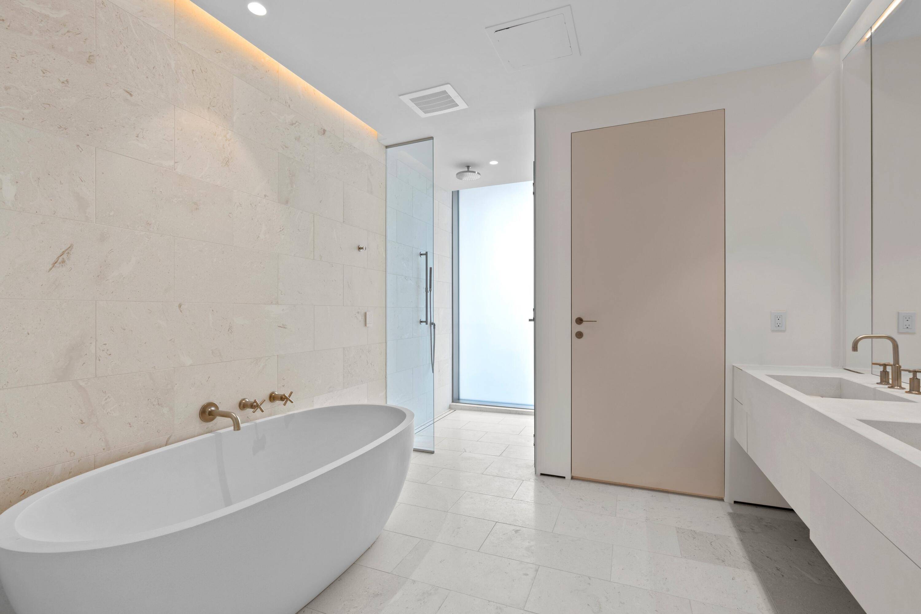 West Palm Beach, FL 33401,200 Arkona CT 401