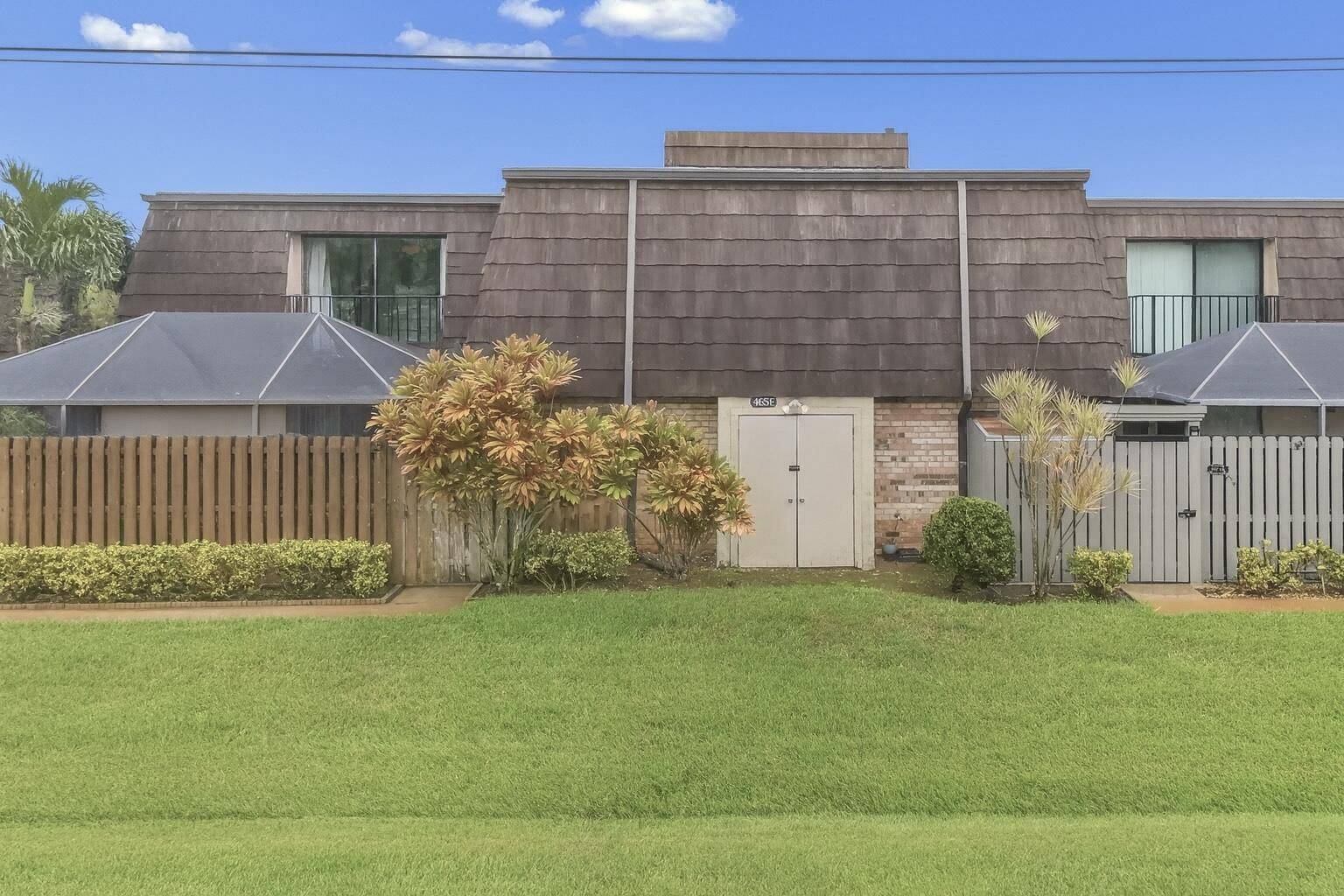 Vero Beach, FL 32960,465 E Waverly PL 8b