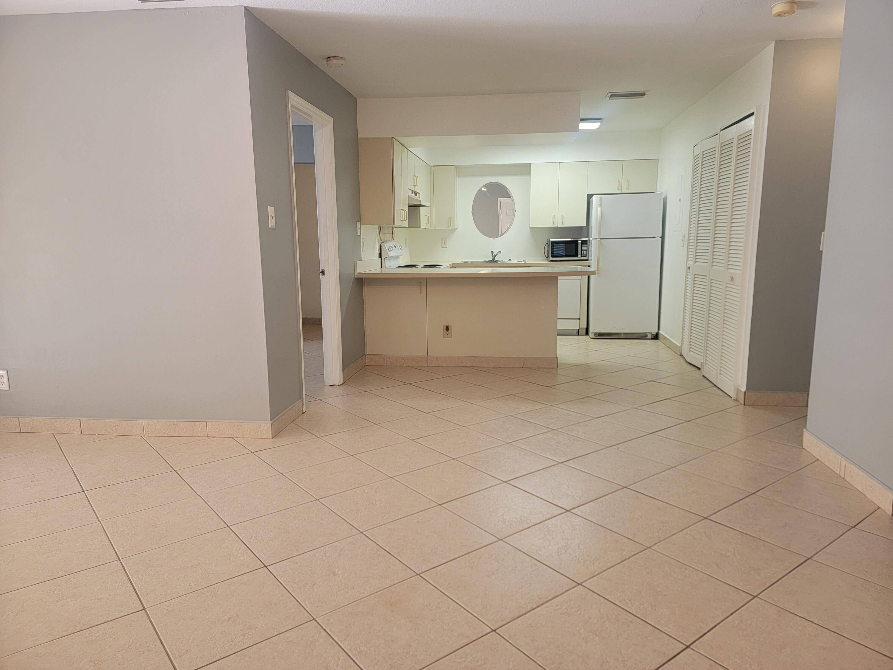 Port Saint Lucie, FL 34952,109 SE Village DR 109