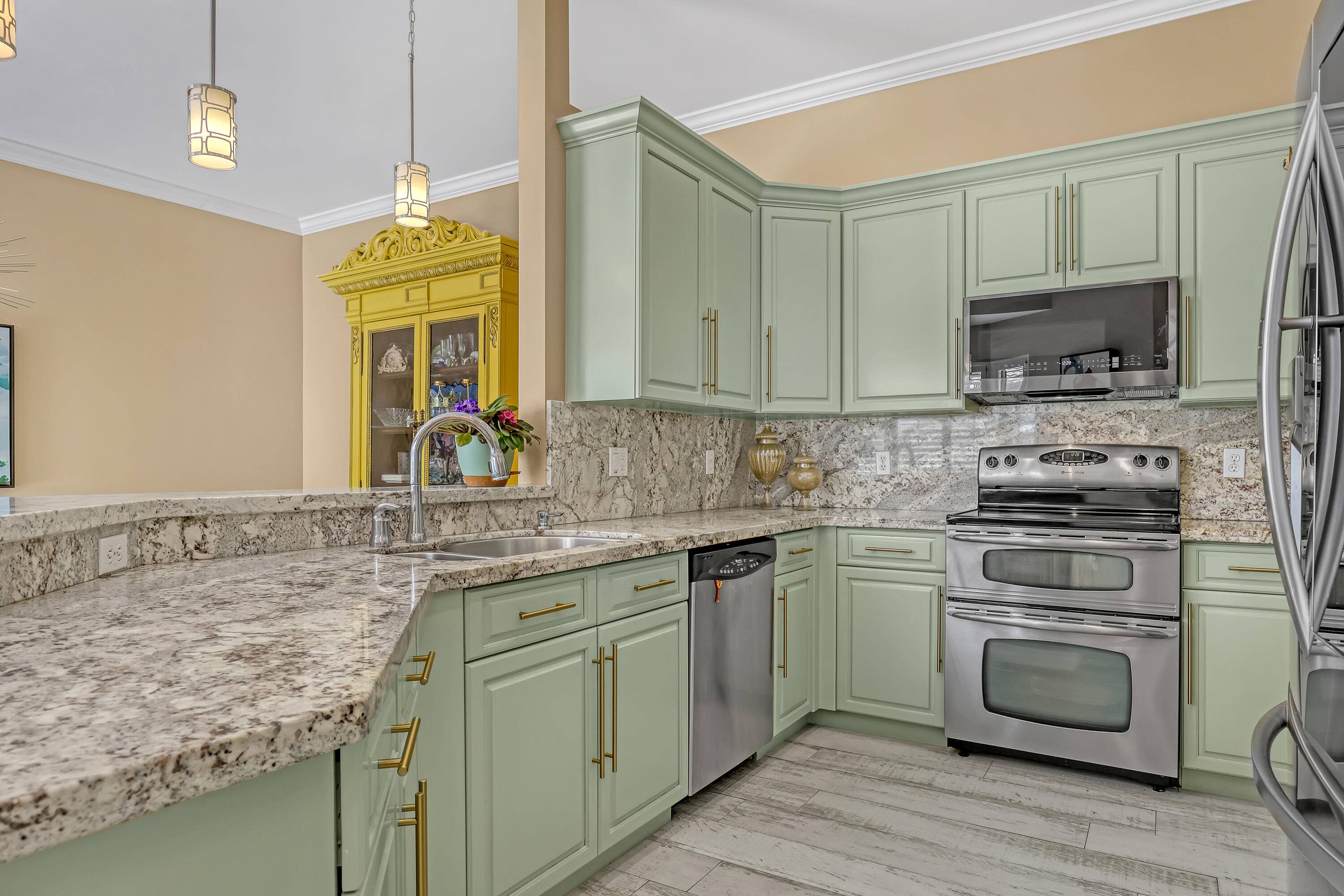 West Palm Beach, FL 33409,2076 Cezanne RD