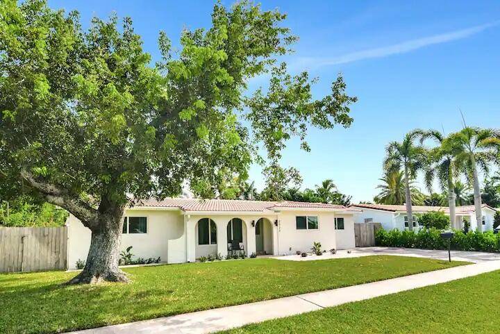 Lighthouse Point, FL 33064,2320 NE 51 ST