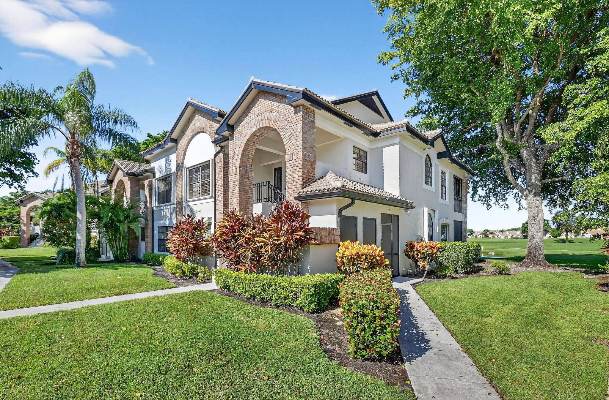 Boynton Beach, FL 33472,8041 Aberdeen DR 202