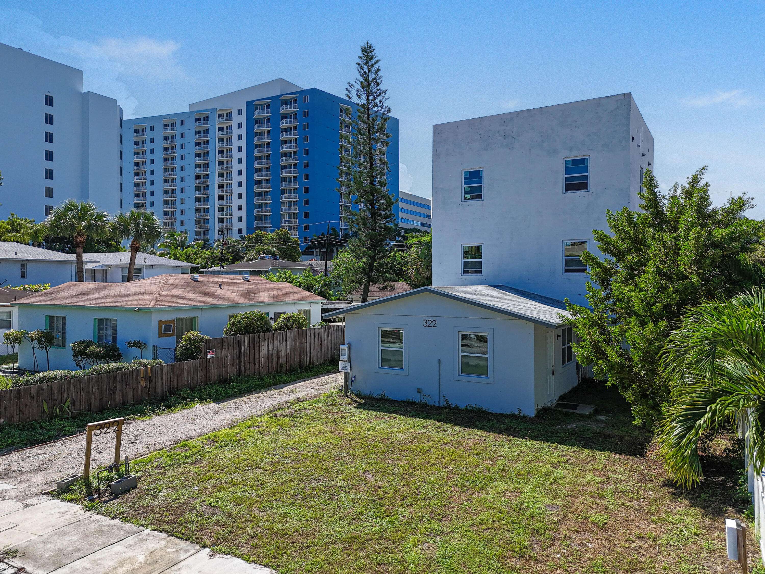 West Palm Beach, FL 33407,322 N Lakeside CT