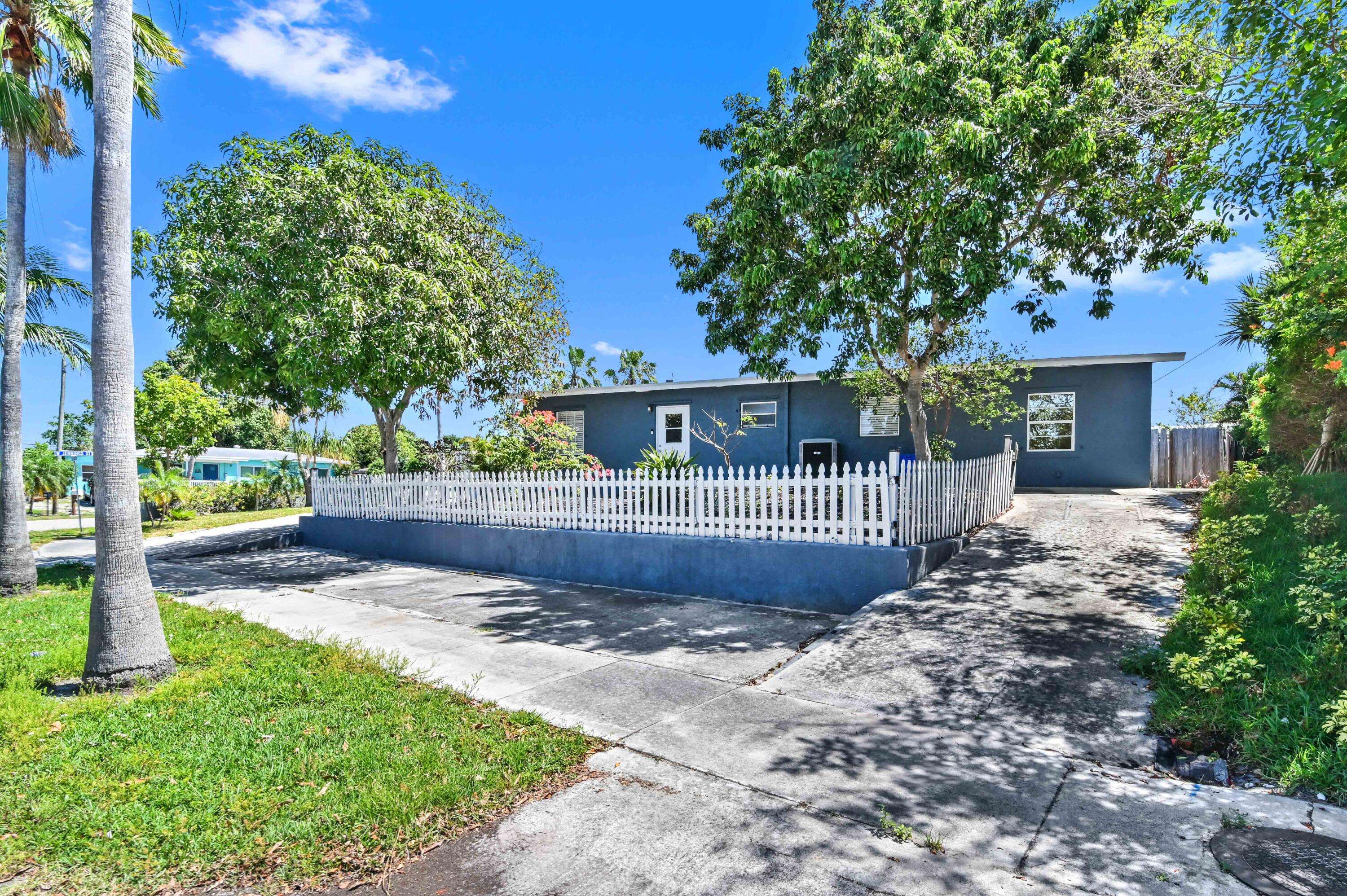 Lantana, FL 33462,1032 W Jennings ST