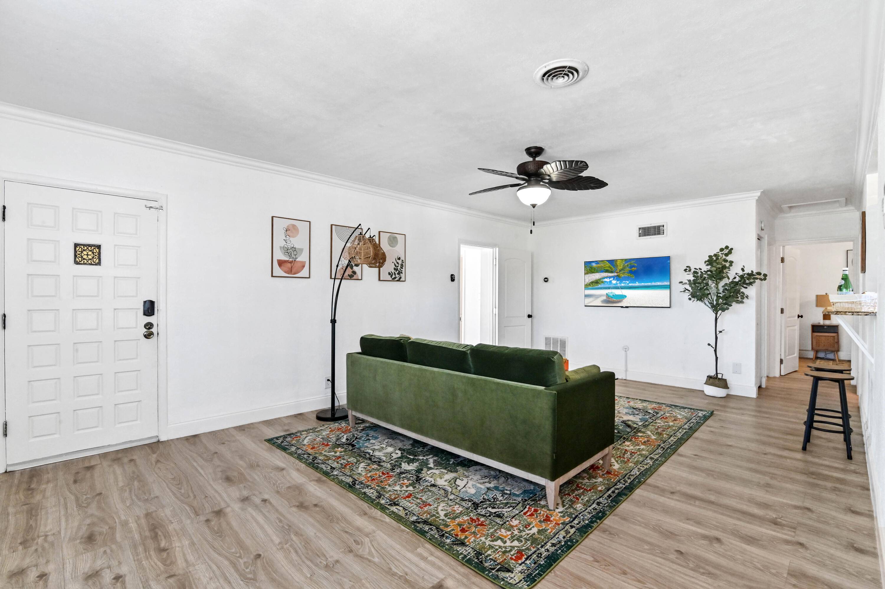 Lantana, FL 33462,1032 W Jennings ST