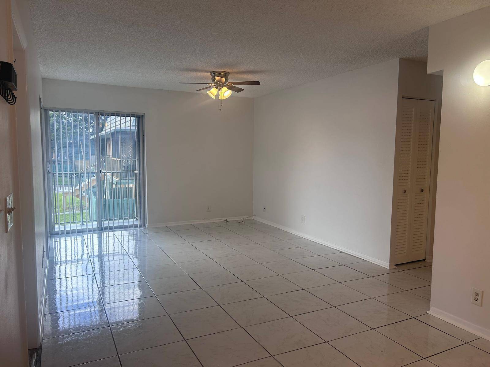 Palm Springs, FL 33406,1856 S Fairview Villas DR 3