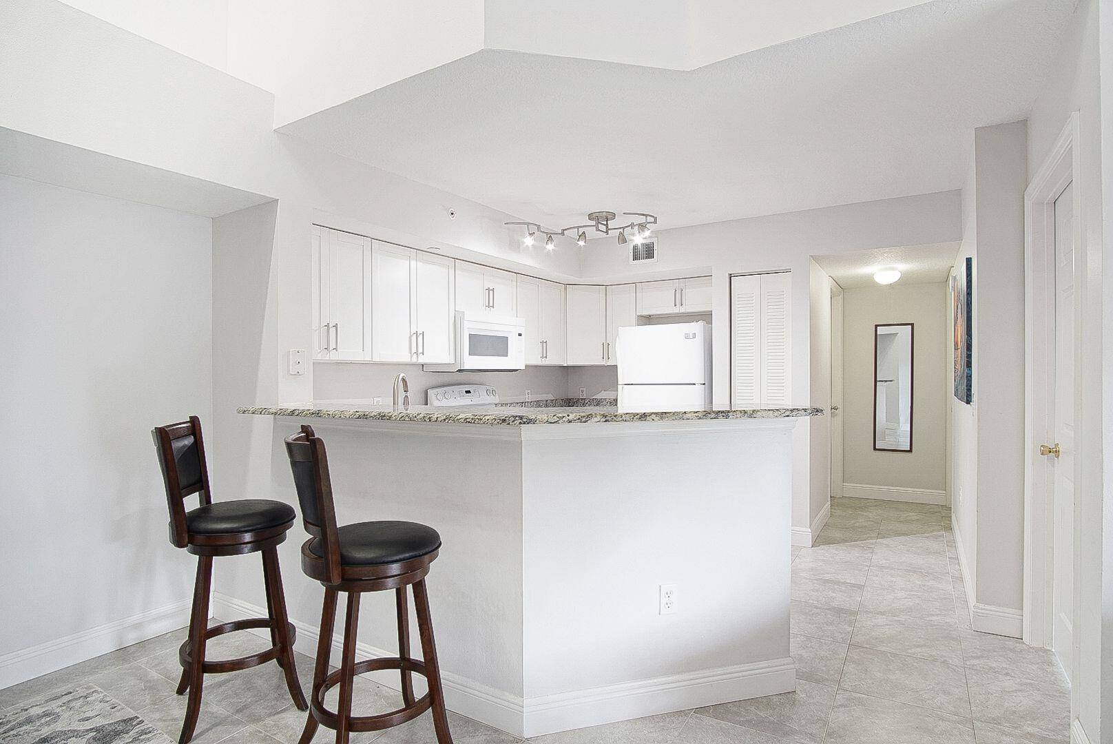 West Palm Beach, FL 33409,4041 San Marino BLVD 307