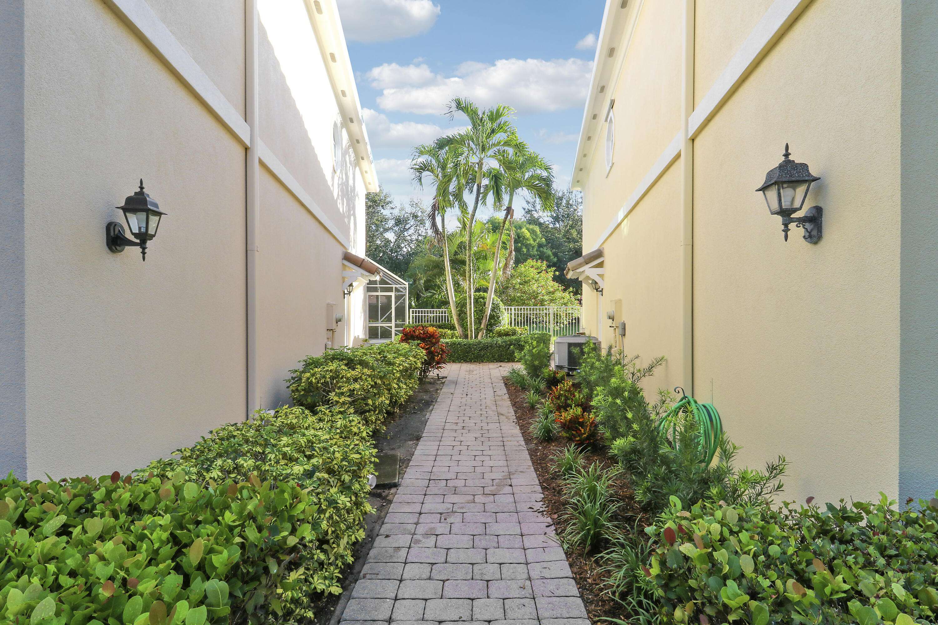 Palm Beach Gardens, FL 33410,468 Capistrano DR