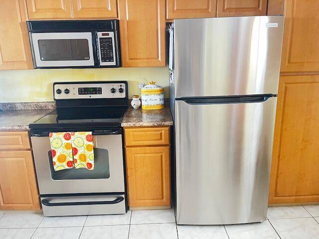 Hypoluxo, FL 33462,7020 Half Moon CIR 410