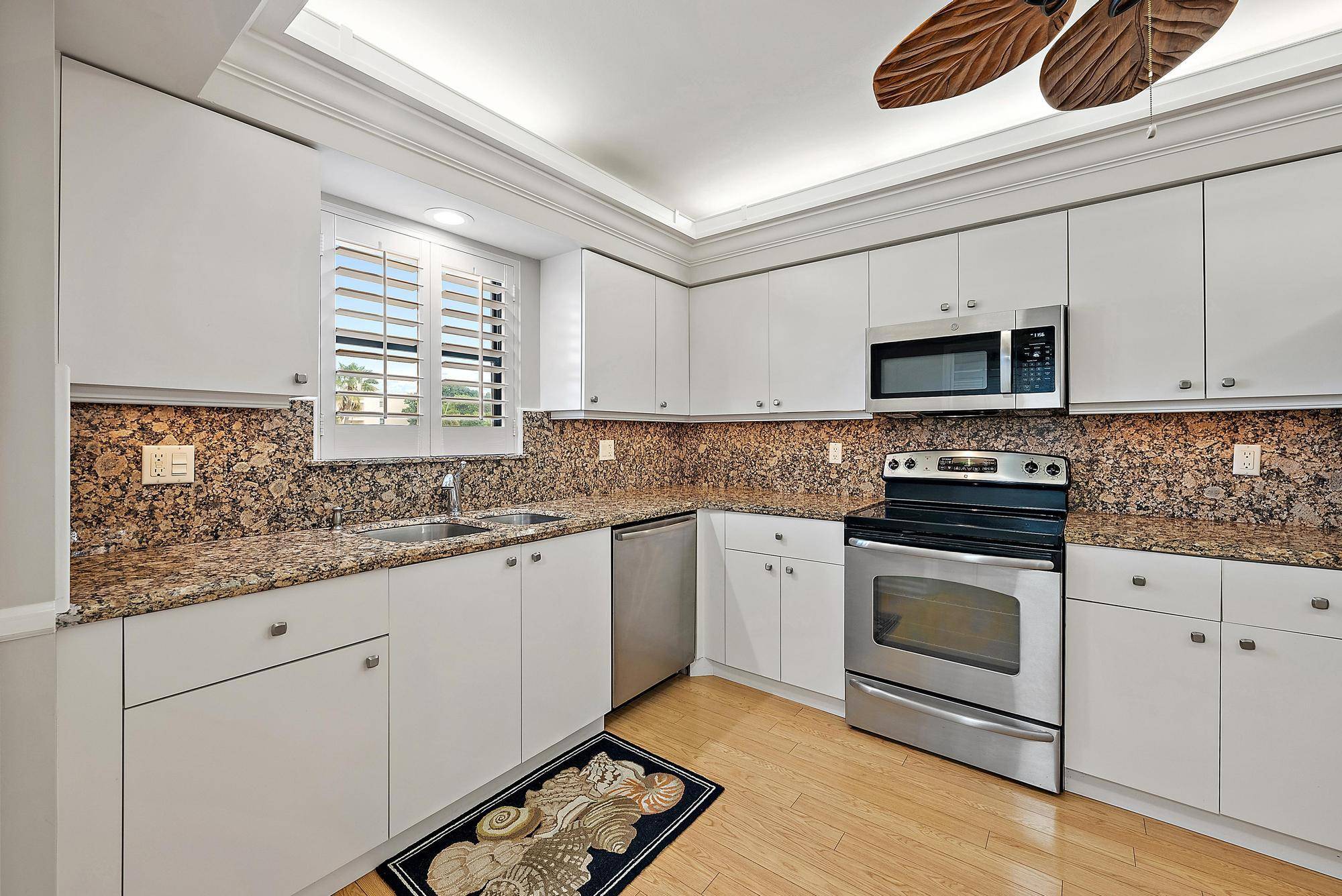 Jupiter, FL 33477,300 N A1a 201i