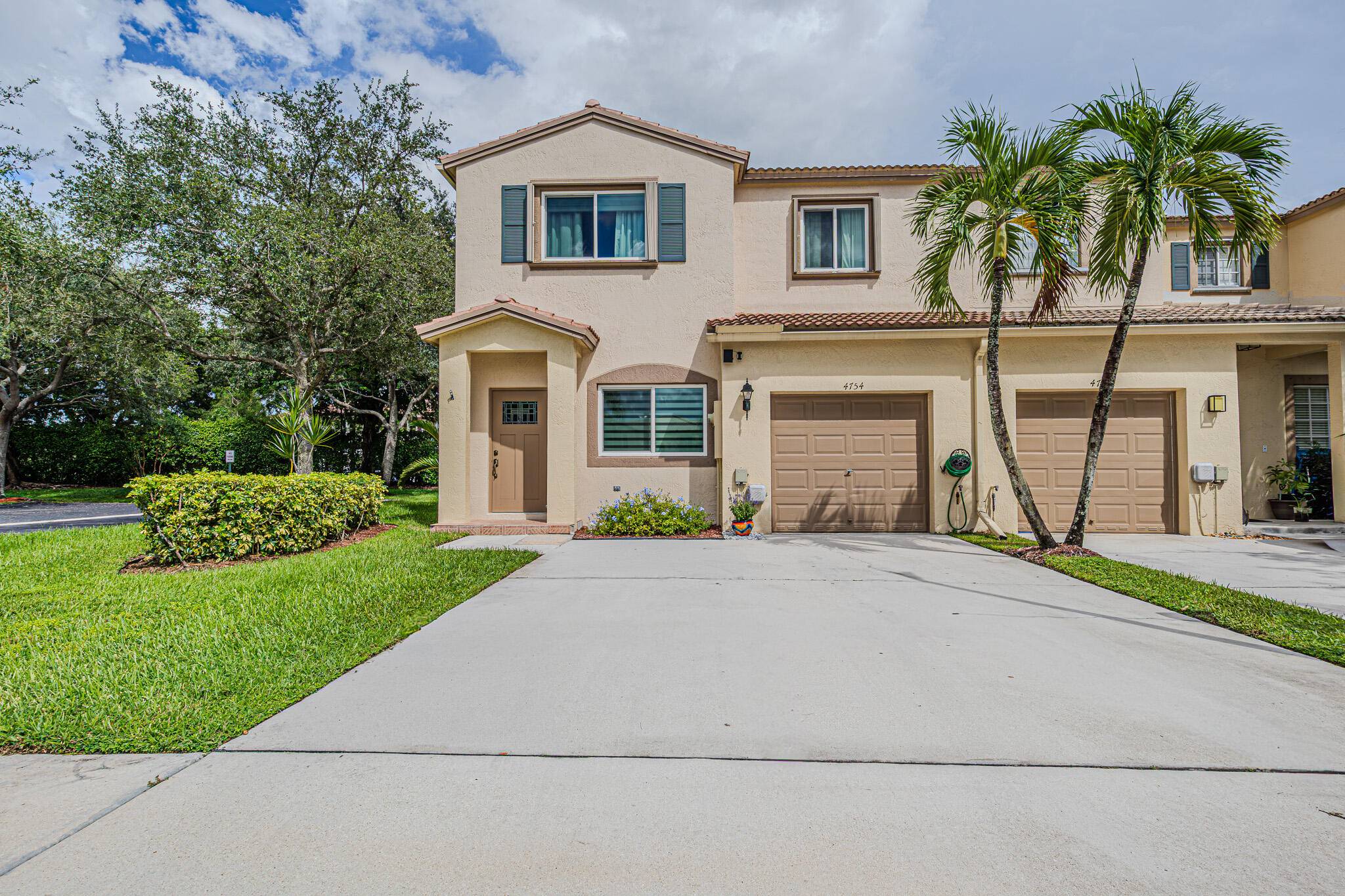 Coconut Creek, FL 33073,4754 Lago Vista DR