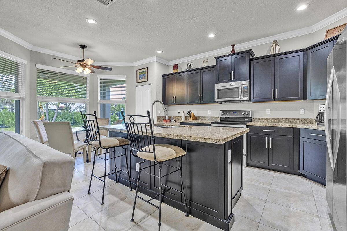 Lake Worth, FL 33463,7077 Damita DR