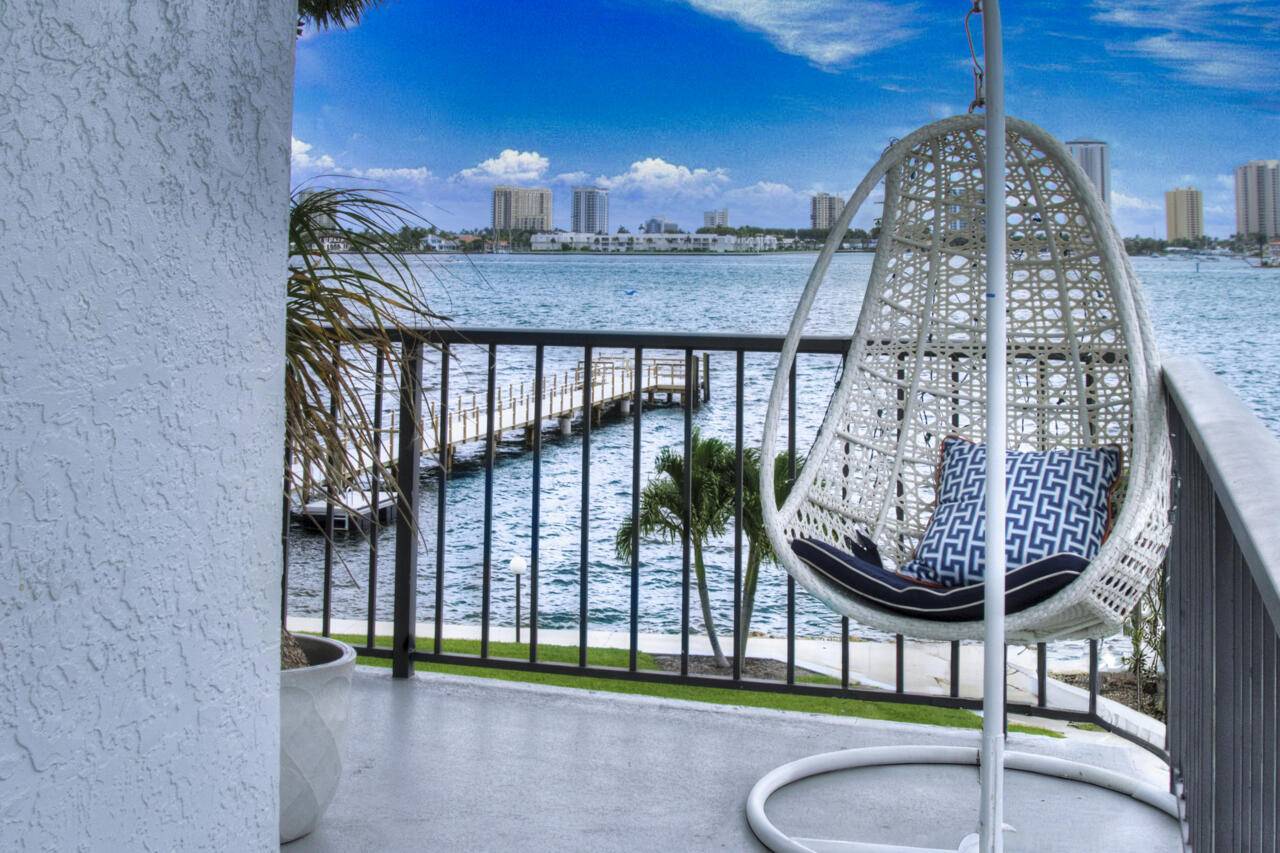 Riviera Beach, FL 33404,3040 Lake Shore DR 305