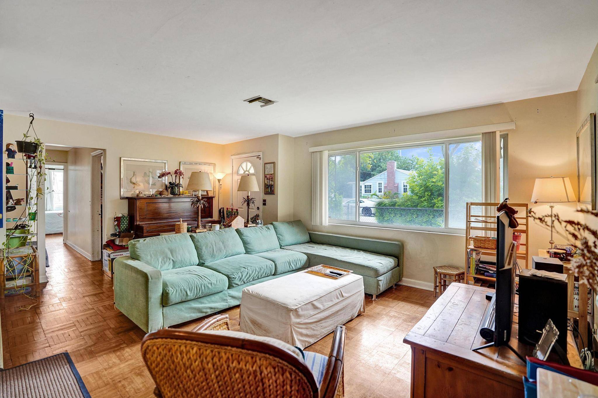 West Palm Beach, FL 33407,401 42nd ST