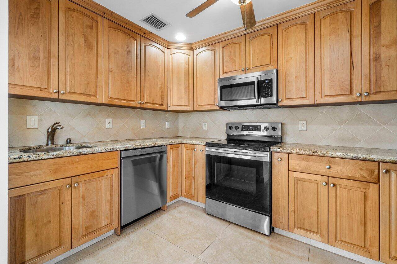 Atlantis, FL 33462,362 Yorktowne CIR