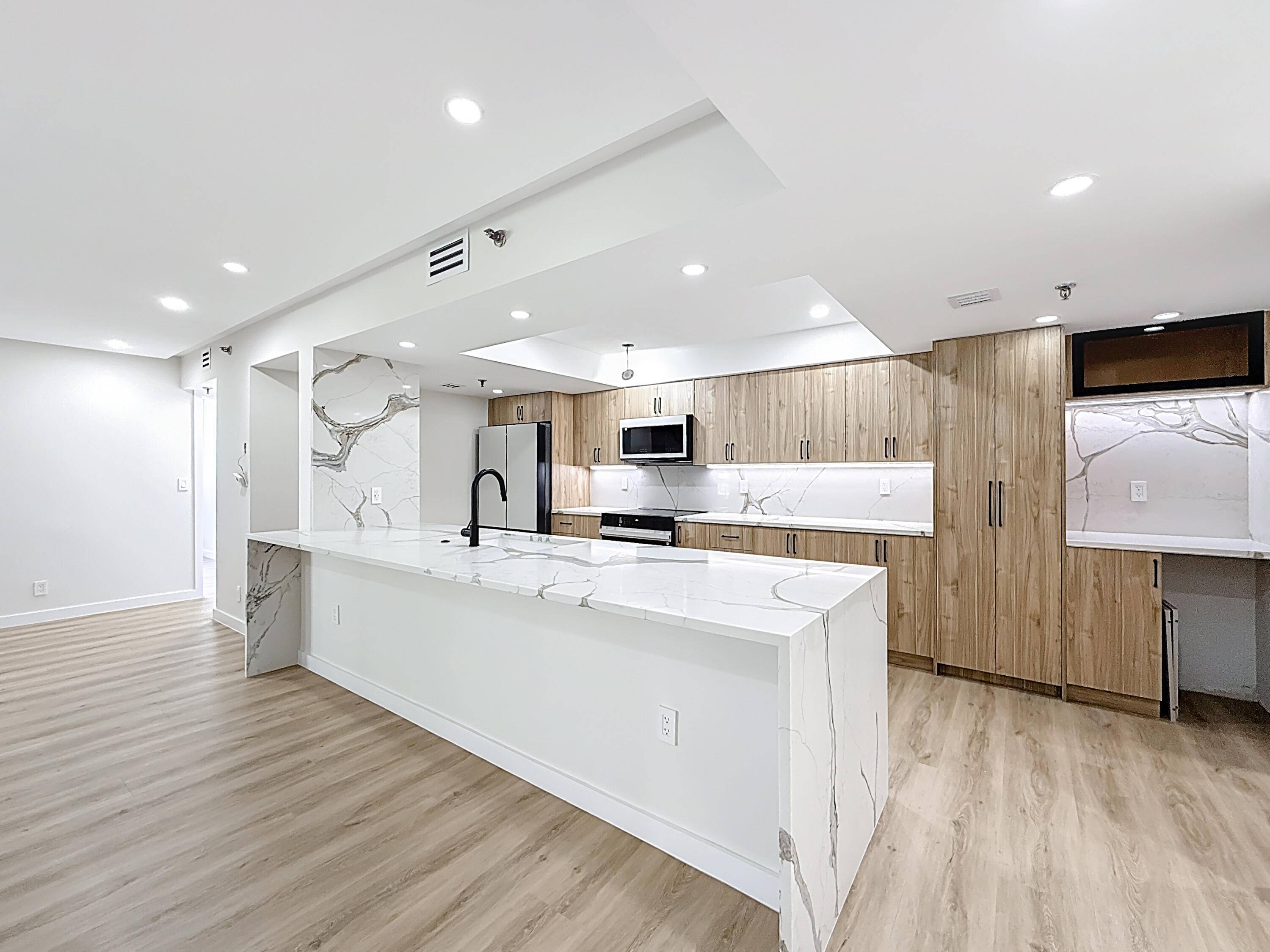 Delray Beach, FL 33444,955 Egret CIR 207