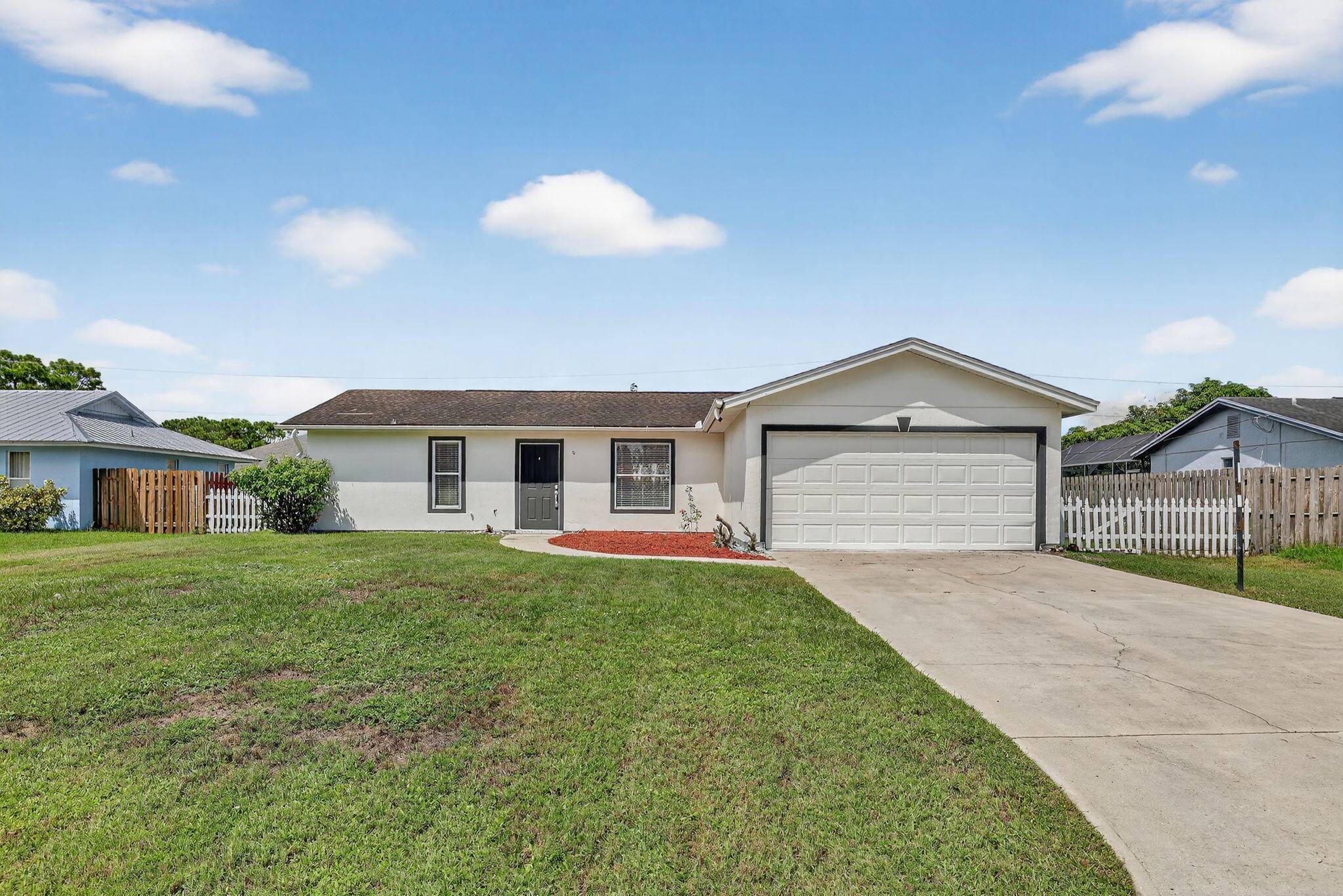 Port Saint Lucie, FL 34983,561 SE Karrigan TER