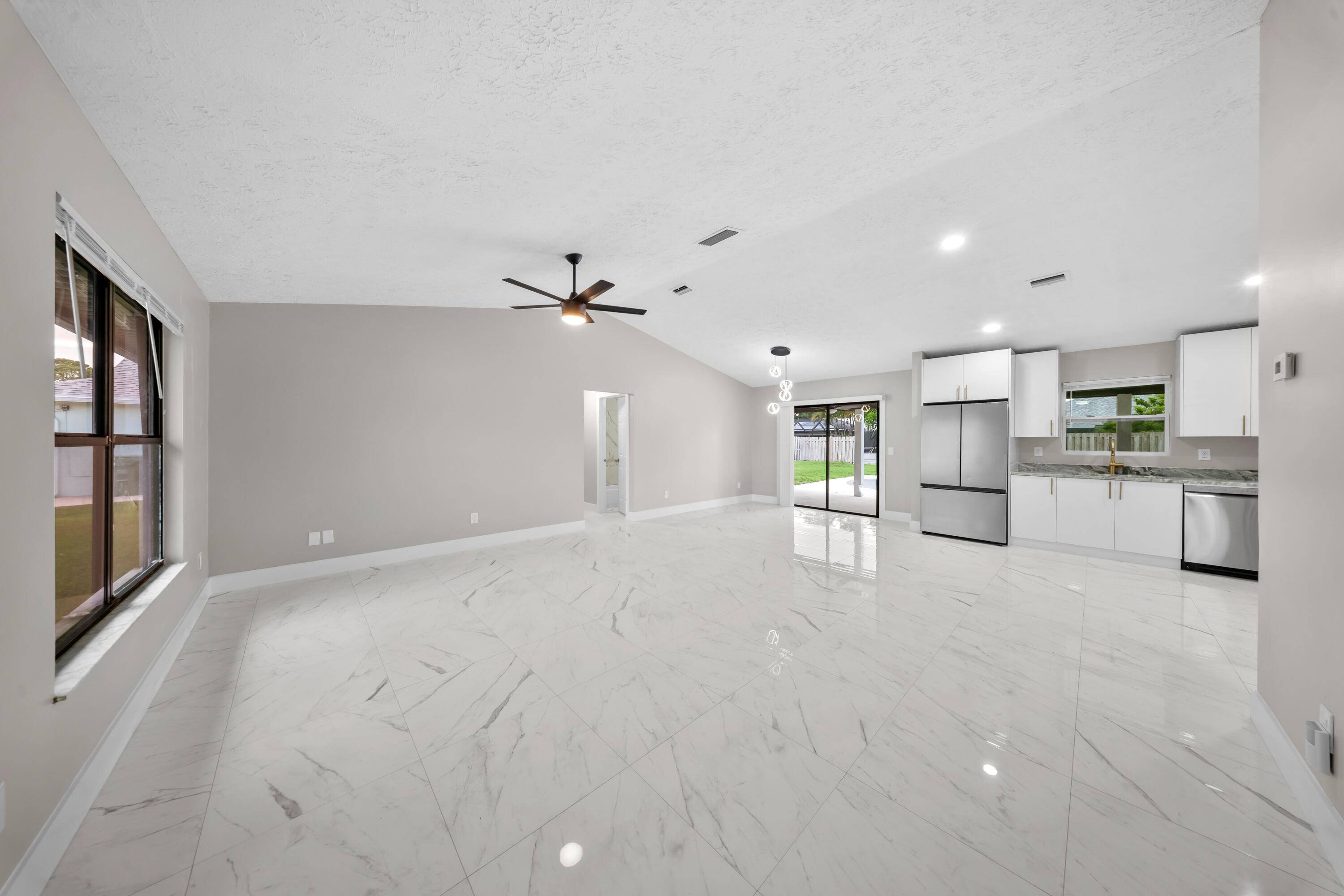 Port Saint Lucie, FL 34983,431 SE Volkerts TER