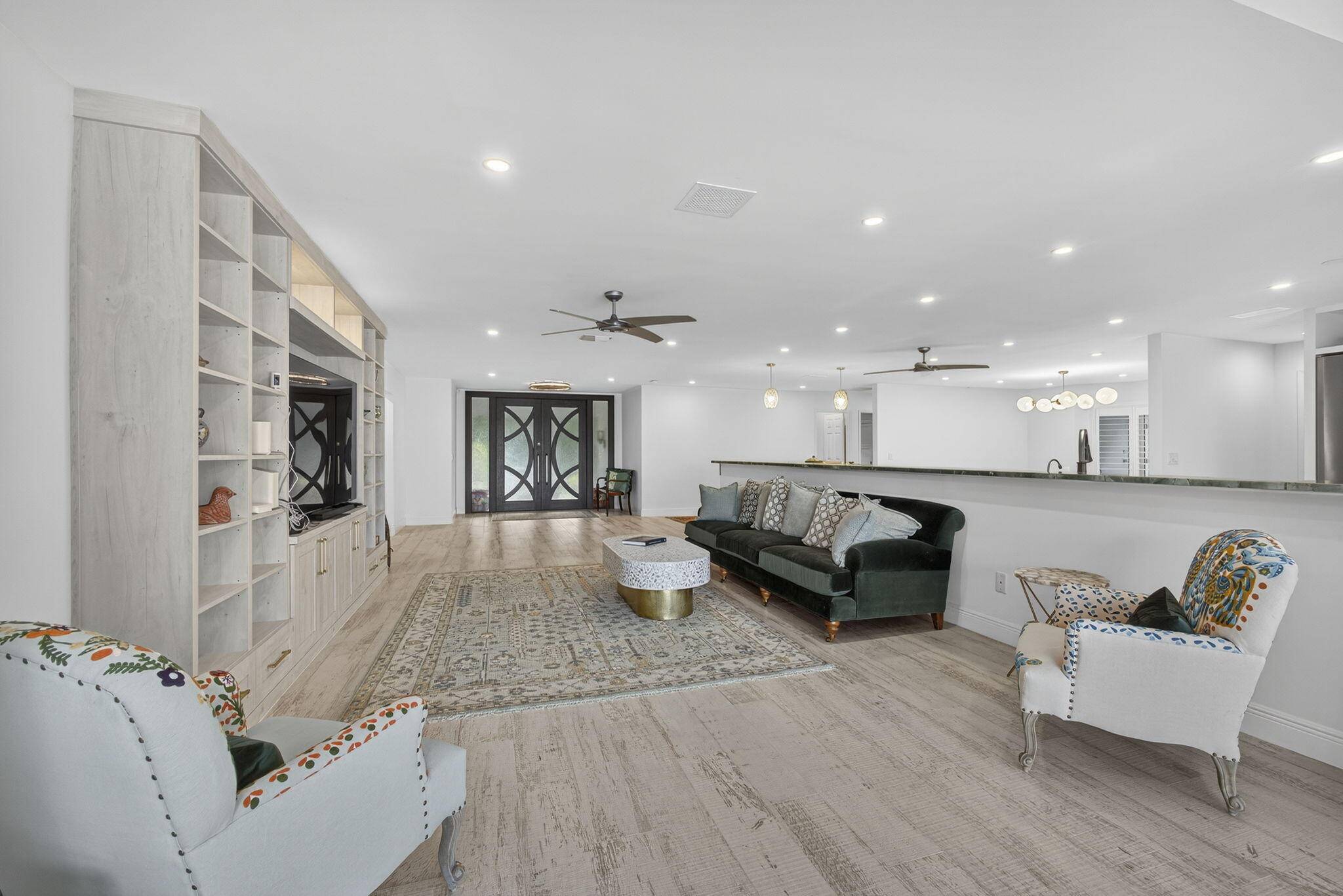 West Palm Beach, FL 33401,8 Woodbrook CIR