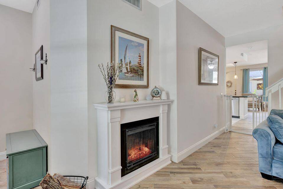 Jupiter, FL 33458,180 Freeport DR