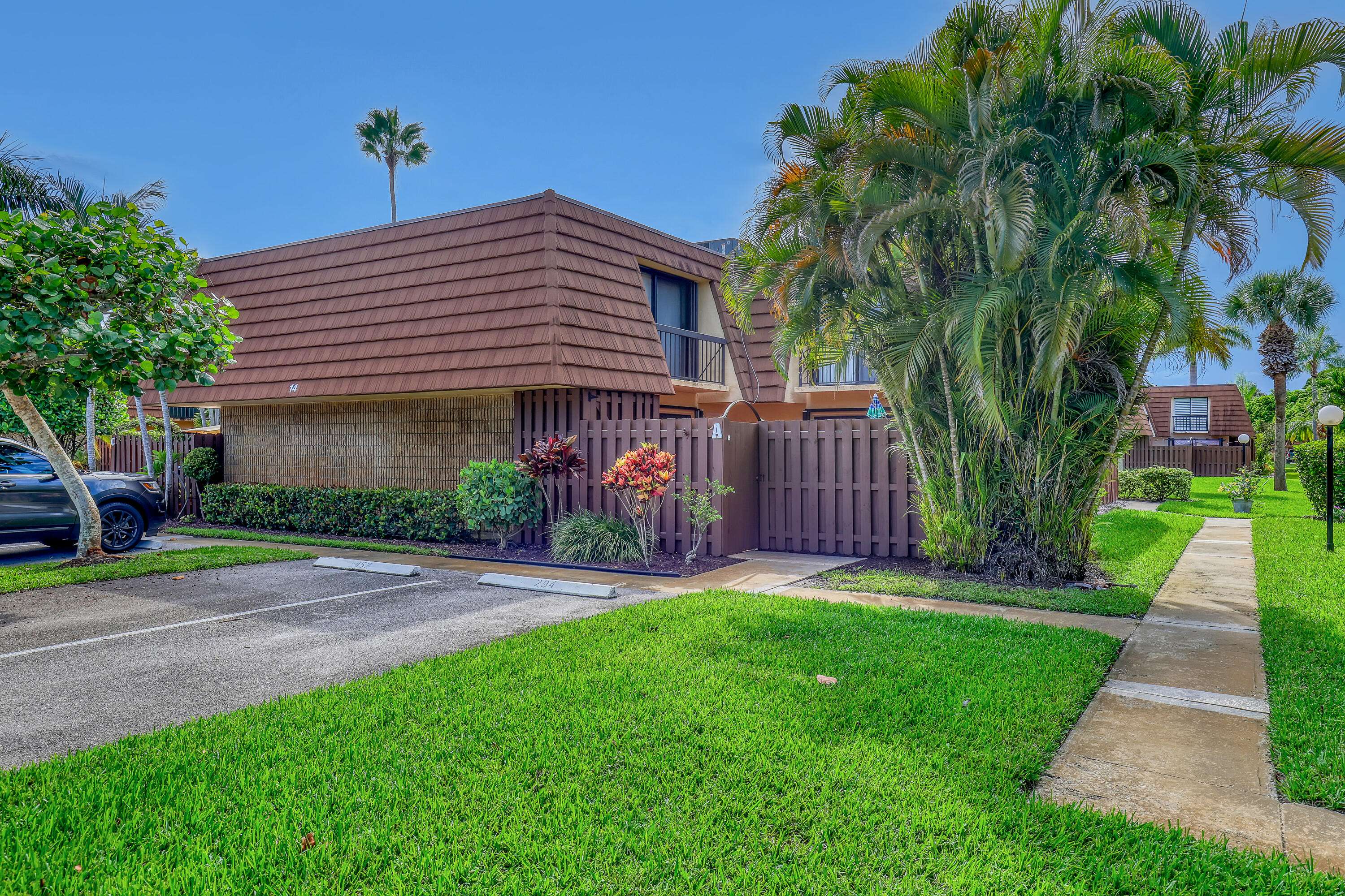 Jupiter, FL 33458,825 Center ST 14b