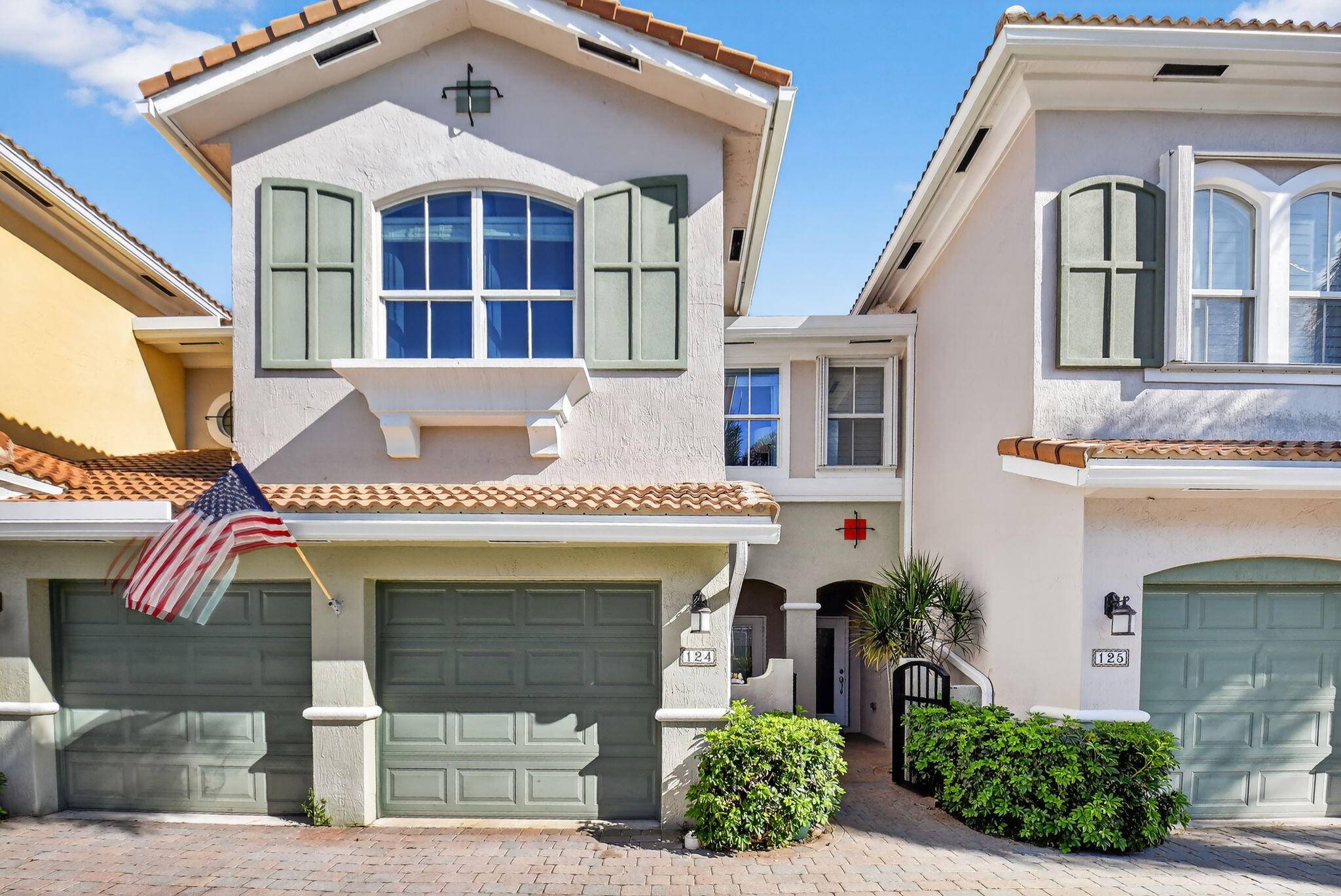 Hypoluxo, FL 33462,124 Las Brisas CIR