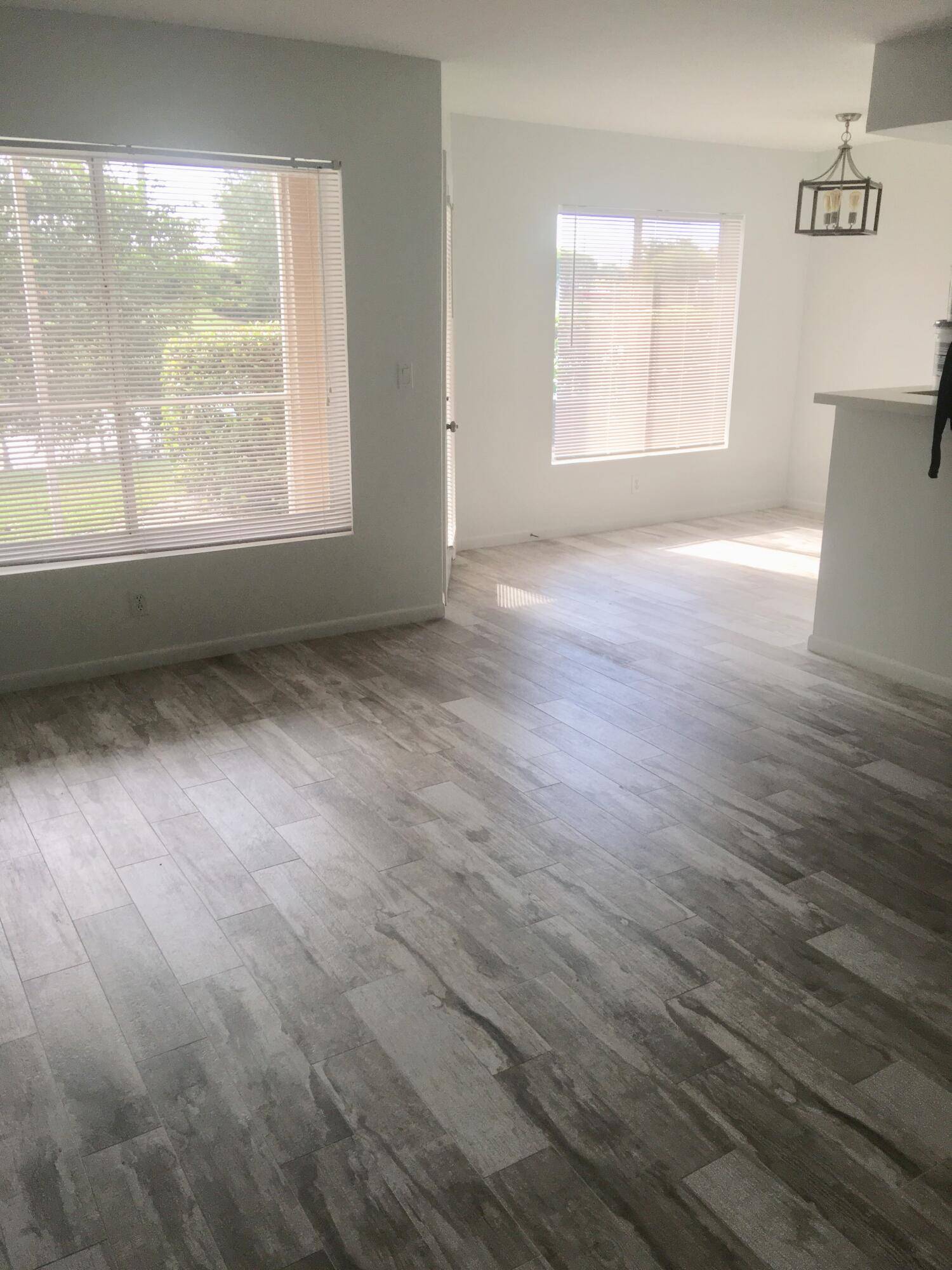 Boynton Beach, FL 33426,815 W Boynton Beach BLVD 3-103