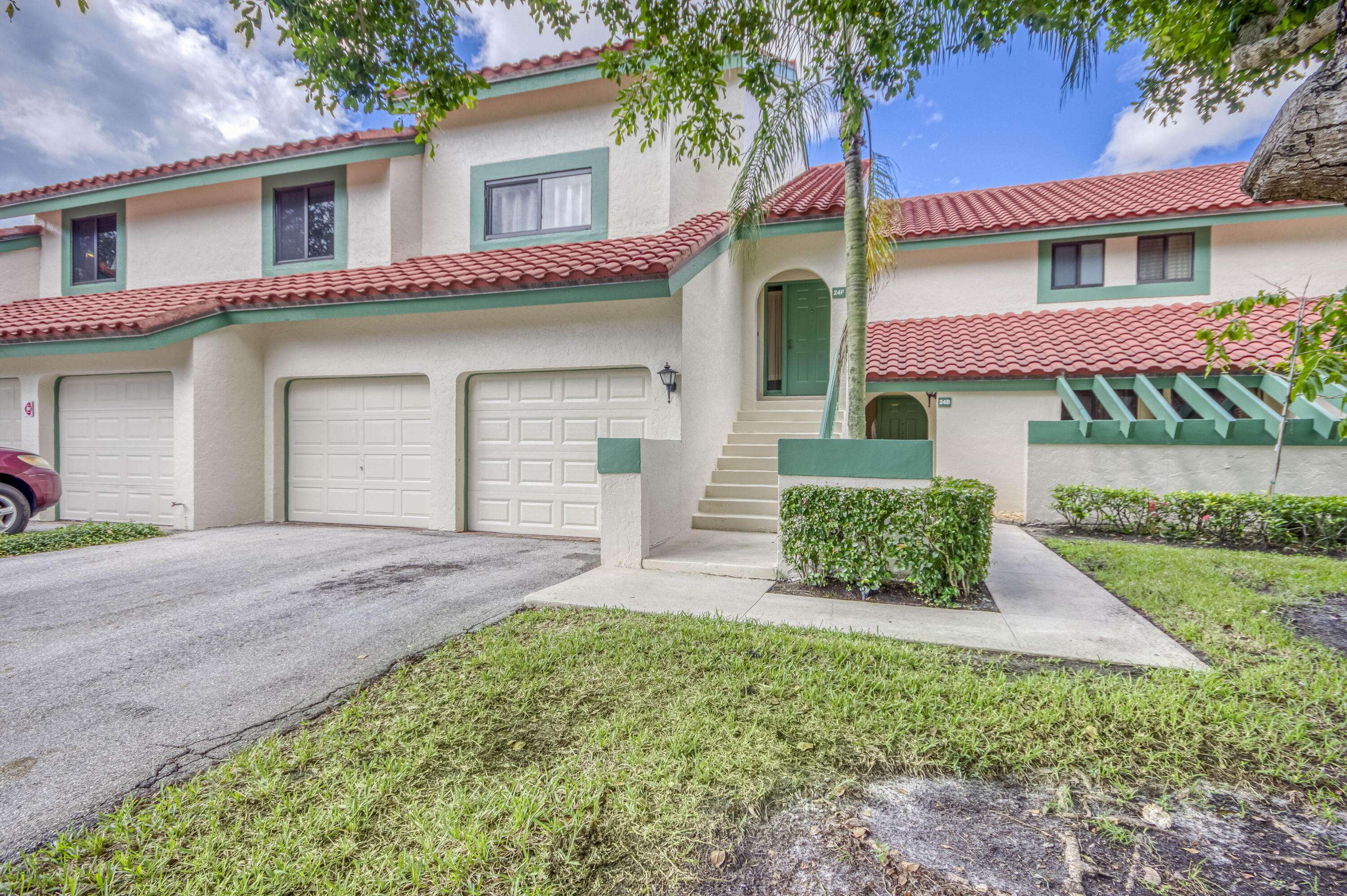 Palm Beach Gardens, FL 33418,24 W Lexington LN B