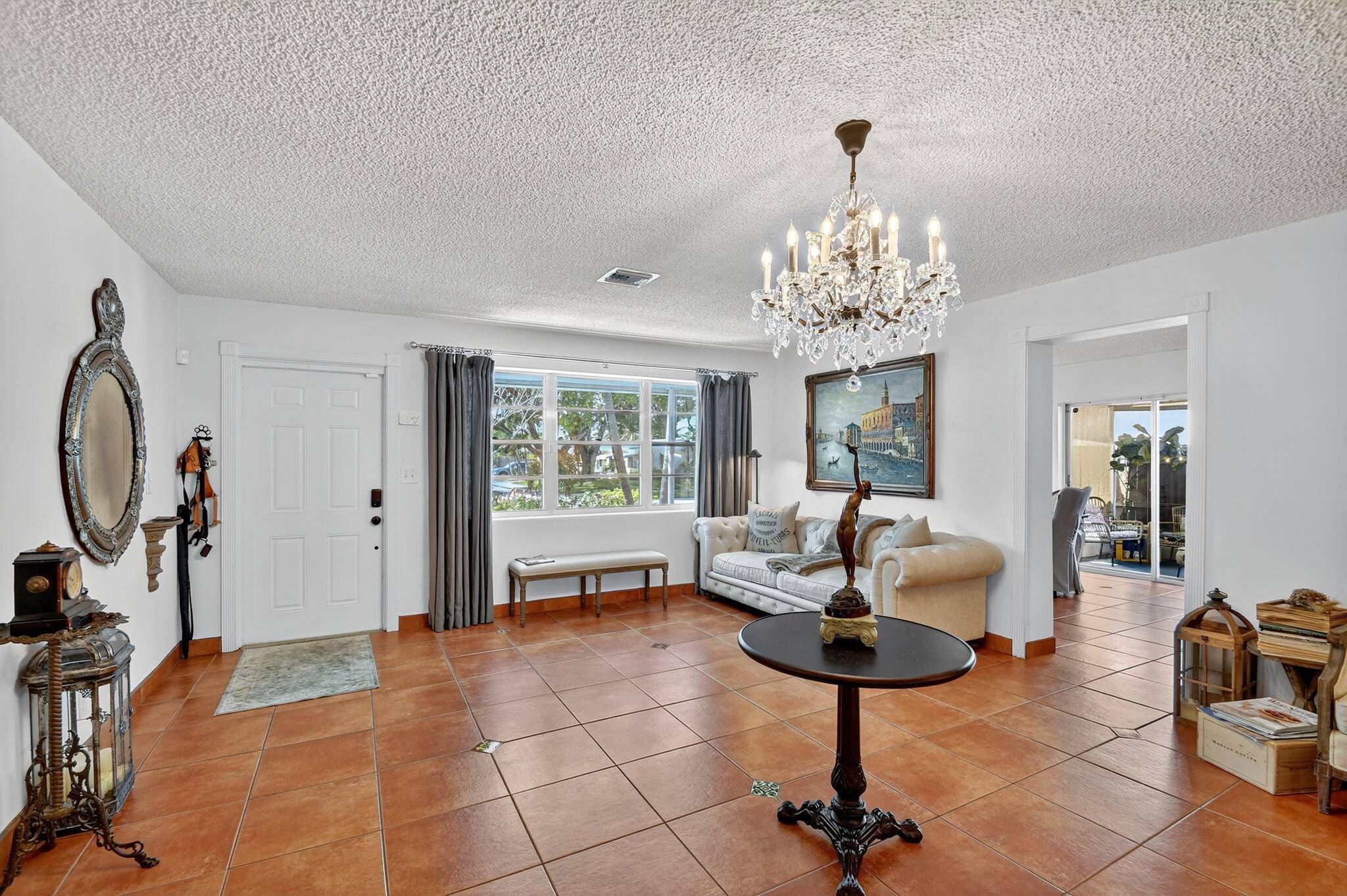 Lake Worth Beach, FL 33461,826 Snowden DR