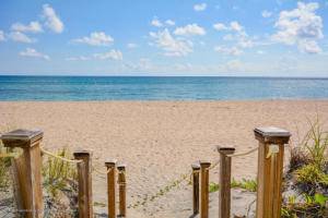 Palm Beach, FL 33480,2780 S Ocean BLVD 312