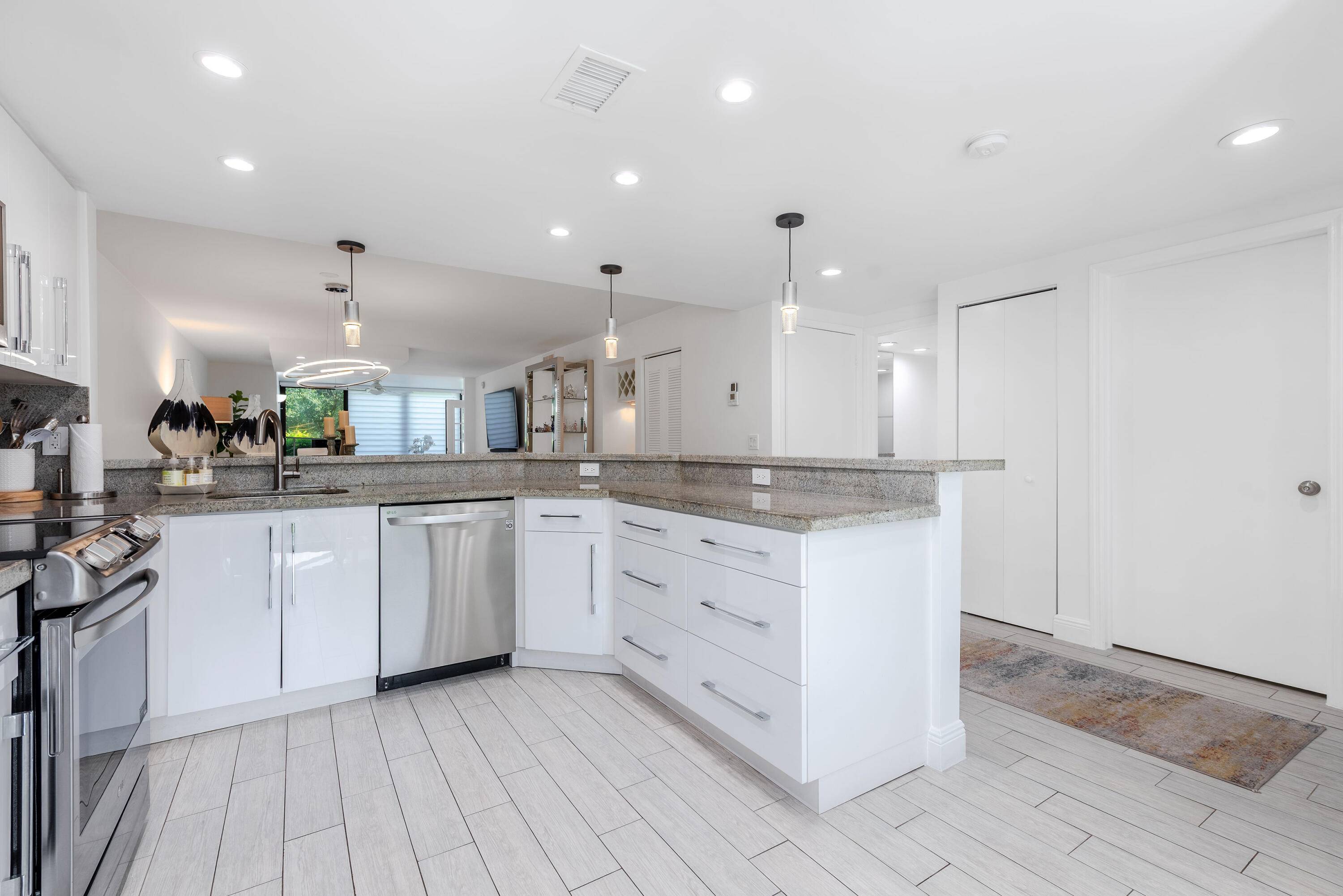 Delray Beach, FL 33446,7455 Glendevon LN 203