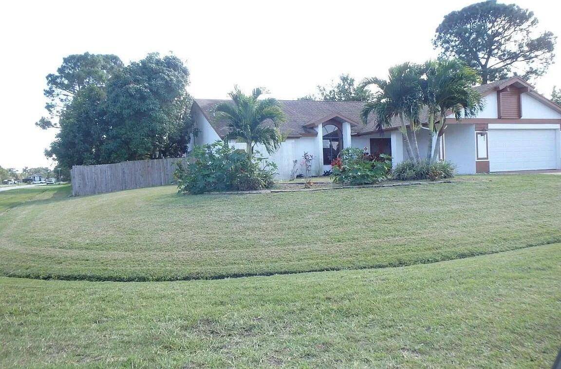 Port Saint Lucie, FL 34983,566 SE Damask AVE