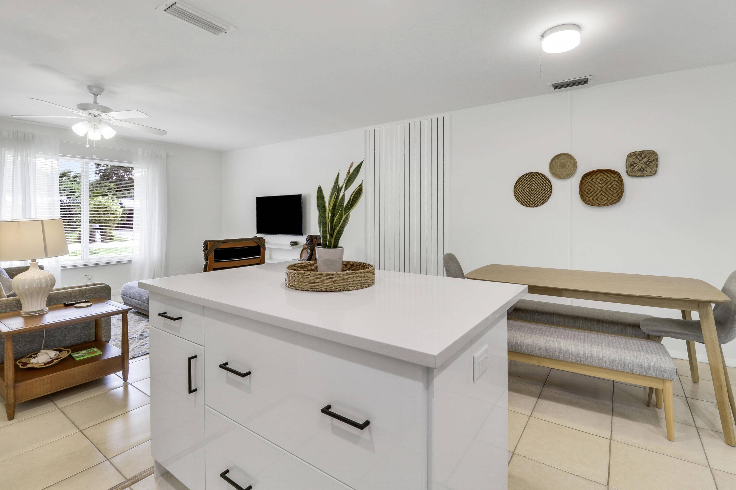 West Palm Beach, FL 33403,9285 Sun CT