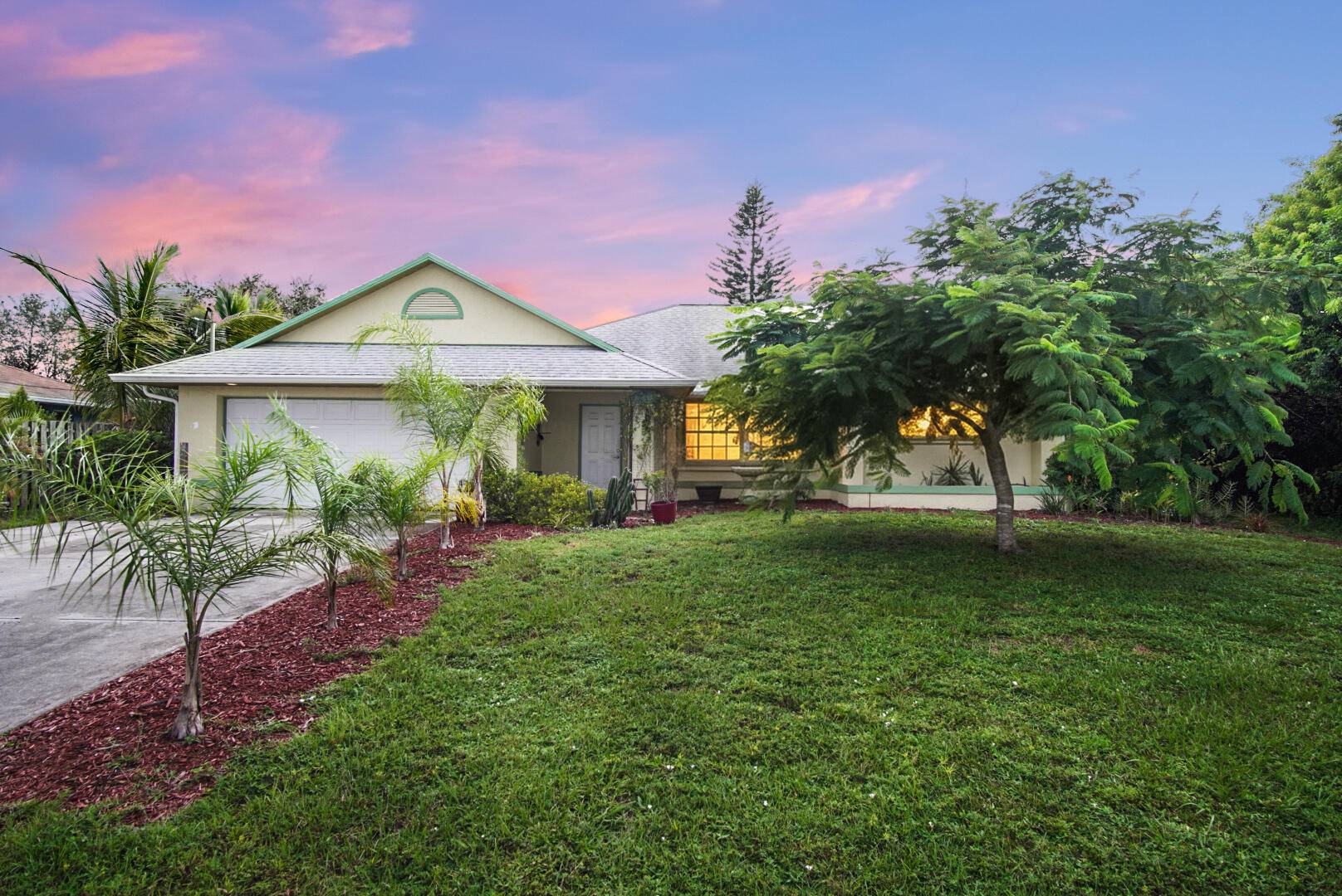 Port Saint Lucie, FL 34984,566 SE Oakridge DR