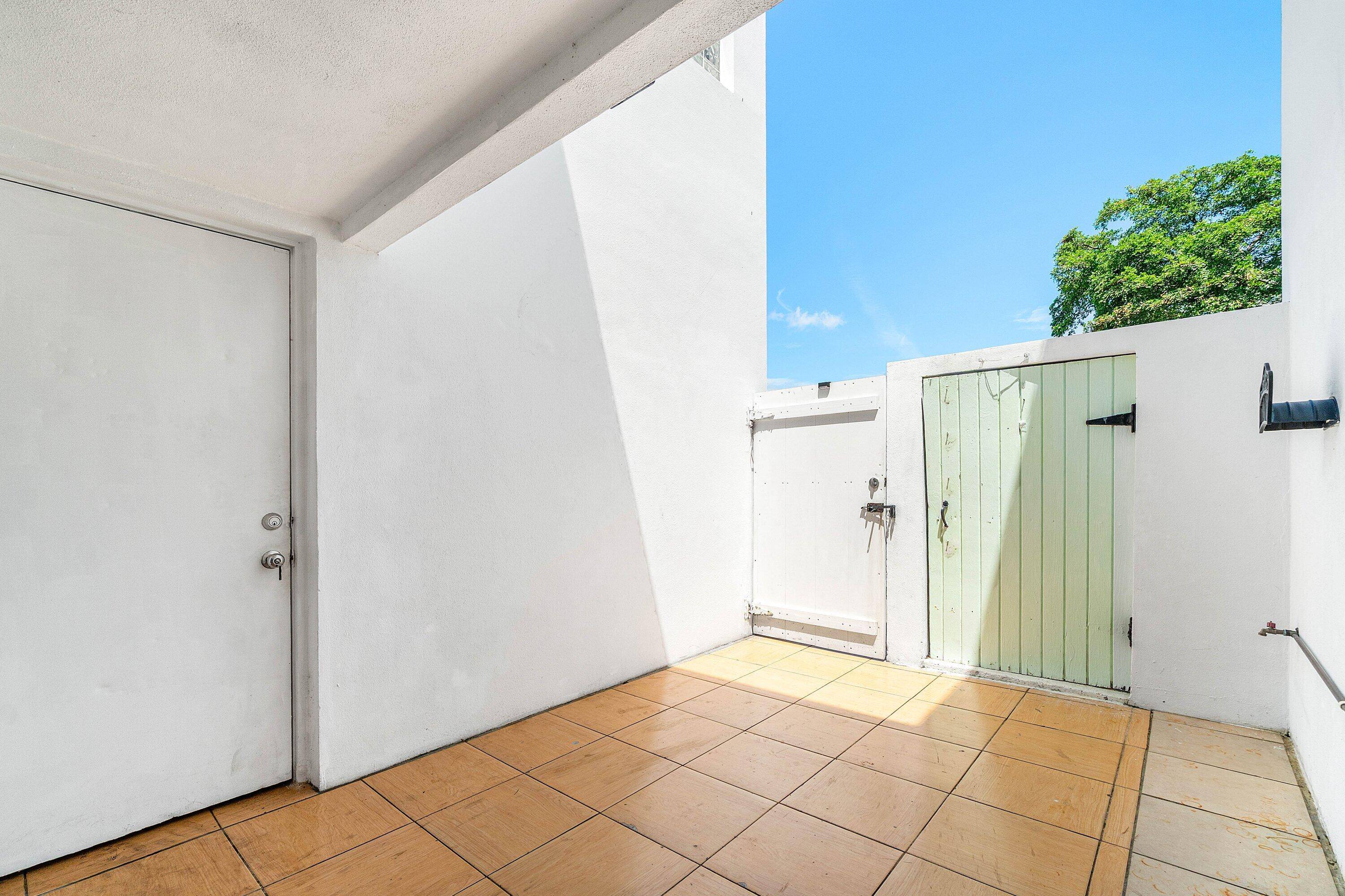 West Palm Beach, FL 33417,5090 Elmhurst RD E