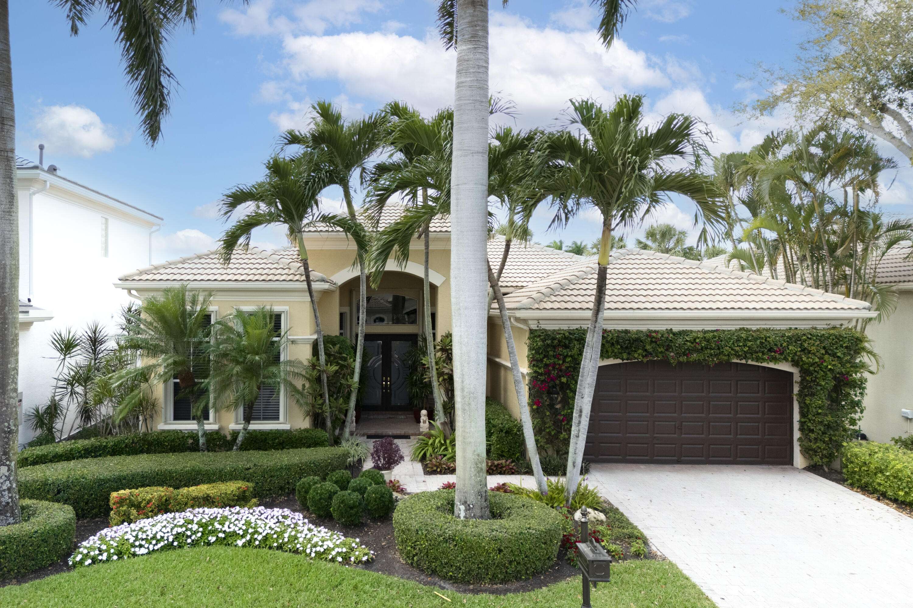 Palm Beach Gardens, FL 33418,329 Vizcaya DR