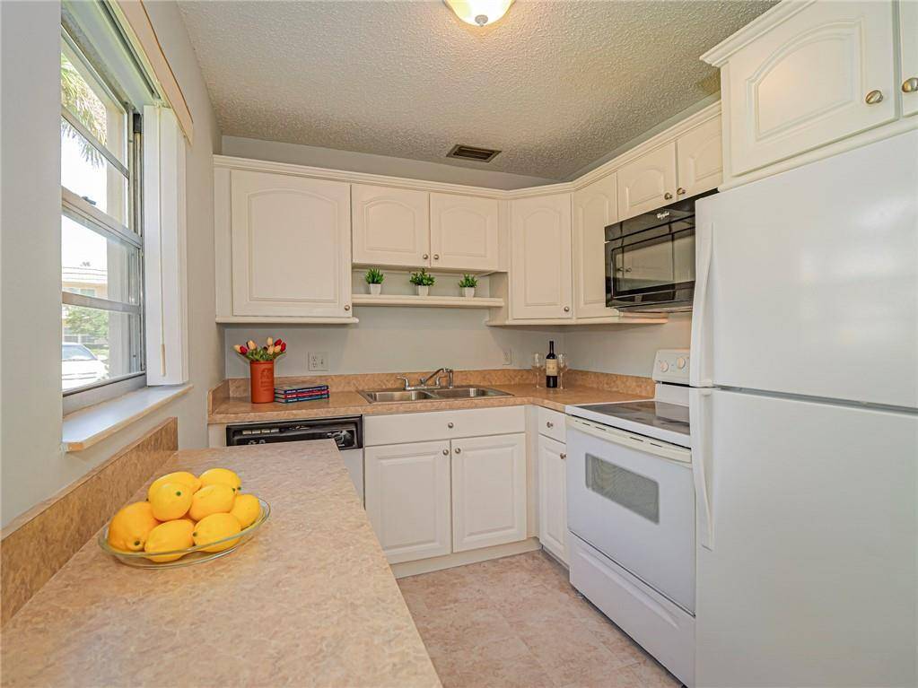 Vero Beach, FL 32962,34 Vista Gardens TRL 103