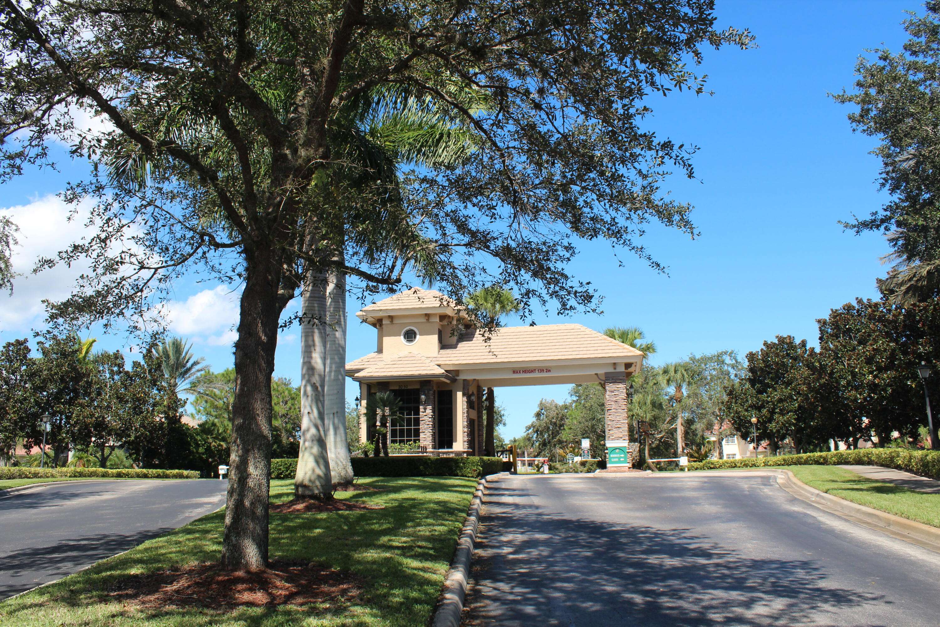 Vero Beach, FL 32962,1828 SW Grey Falcon CIR