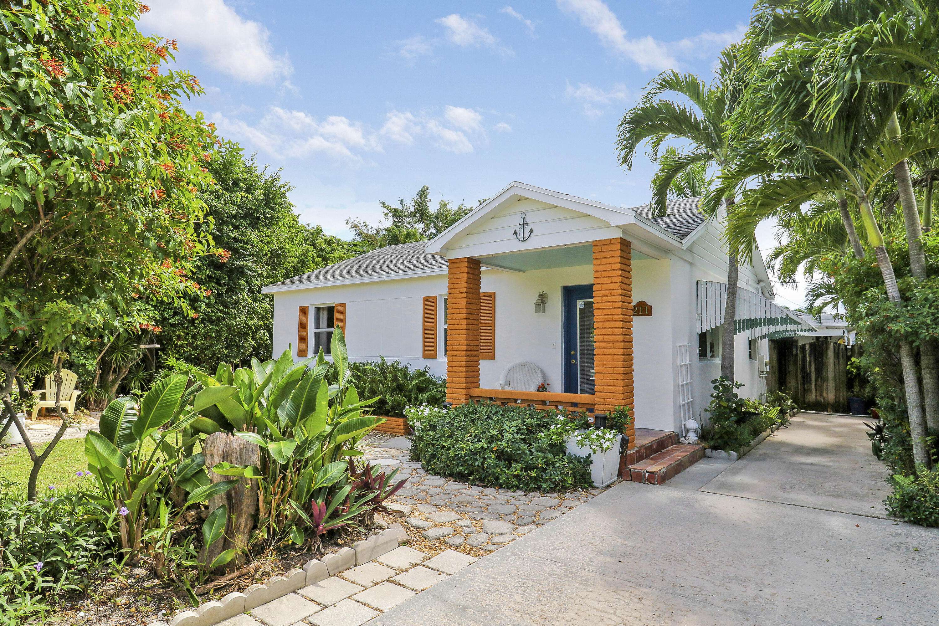 Lake Worth Beach, FL 33460,211 Columbia DR