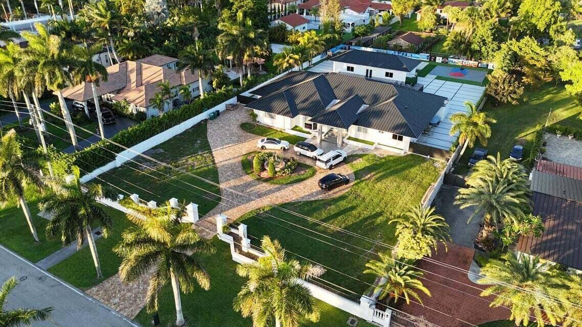 Miami, FL 33182,365 NW 132 AVE