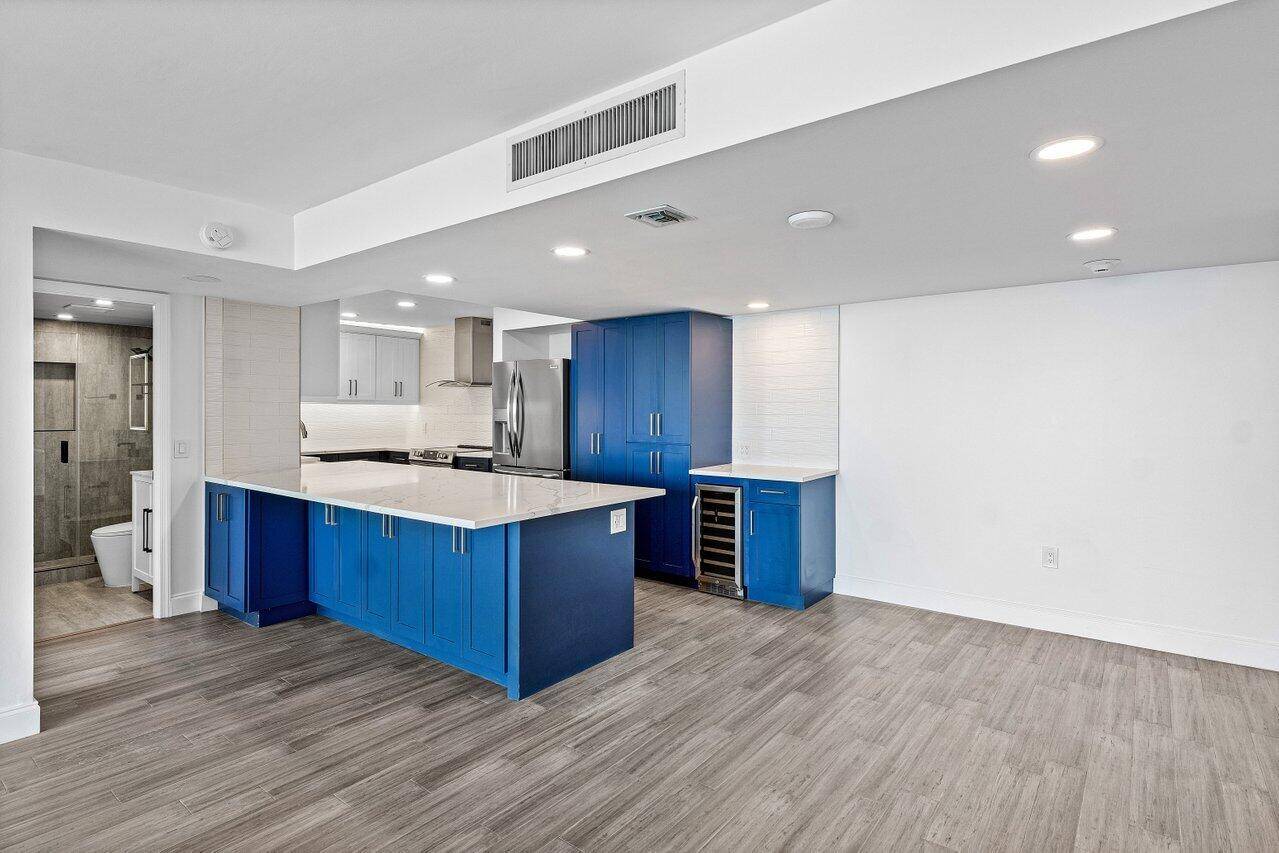 West Palm Beach, FL 33407,5600 N Flagler DR Ph109