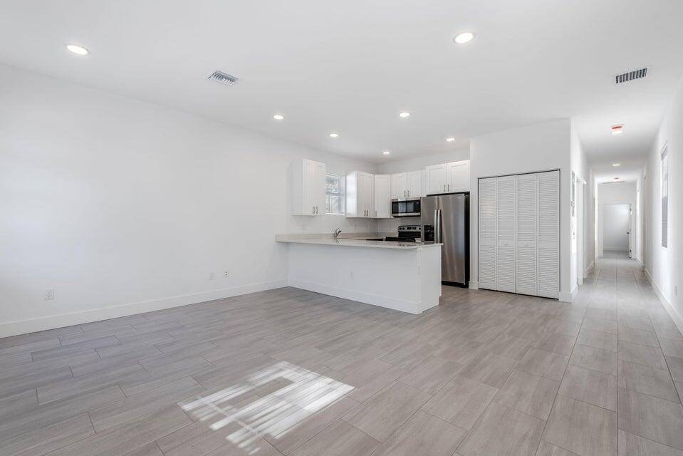 West Palm Beach, FL 33409,3715 Saginaw AVE