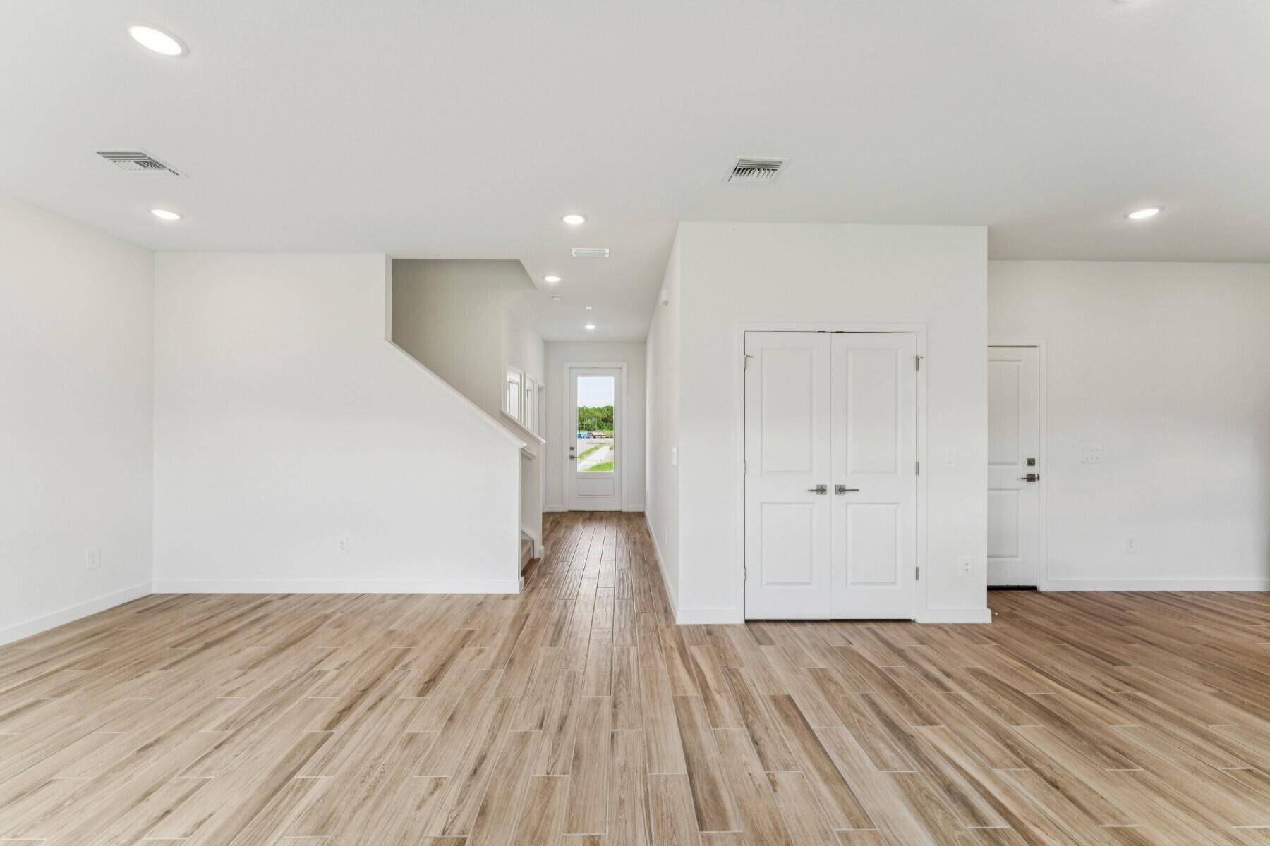 Fort Pierce, FL 34945,325 Silver Sands LN 8