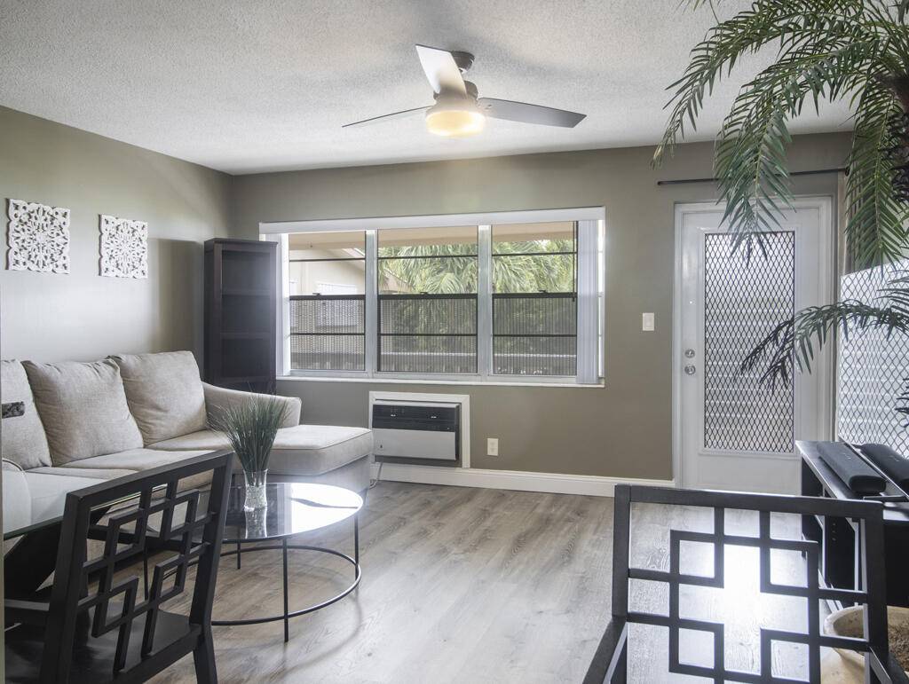 West Palm Beach, FL 33417,98 Bedford D 98